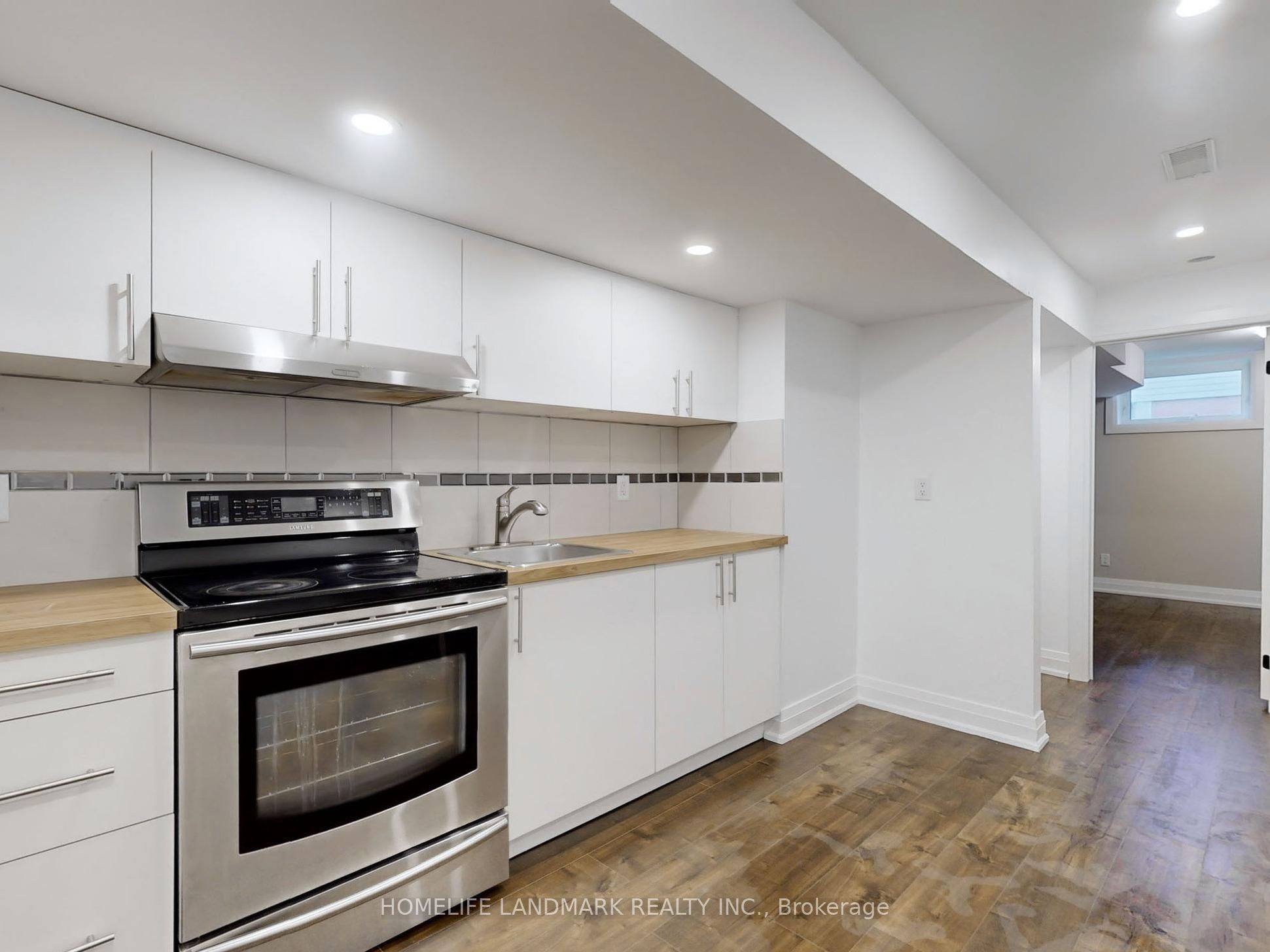1661 Mount Albert Road Unit 2 Property Photo 5