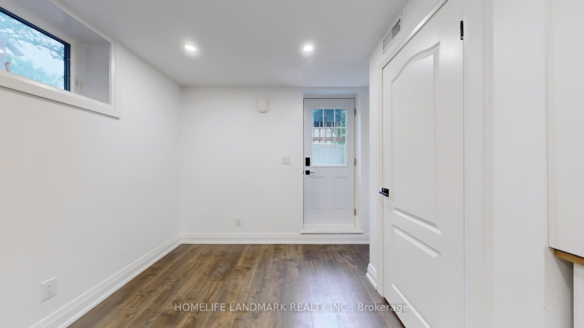1661 Mount Albert Road Unit 2 Property Photo 6