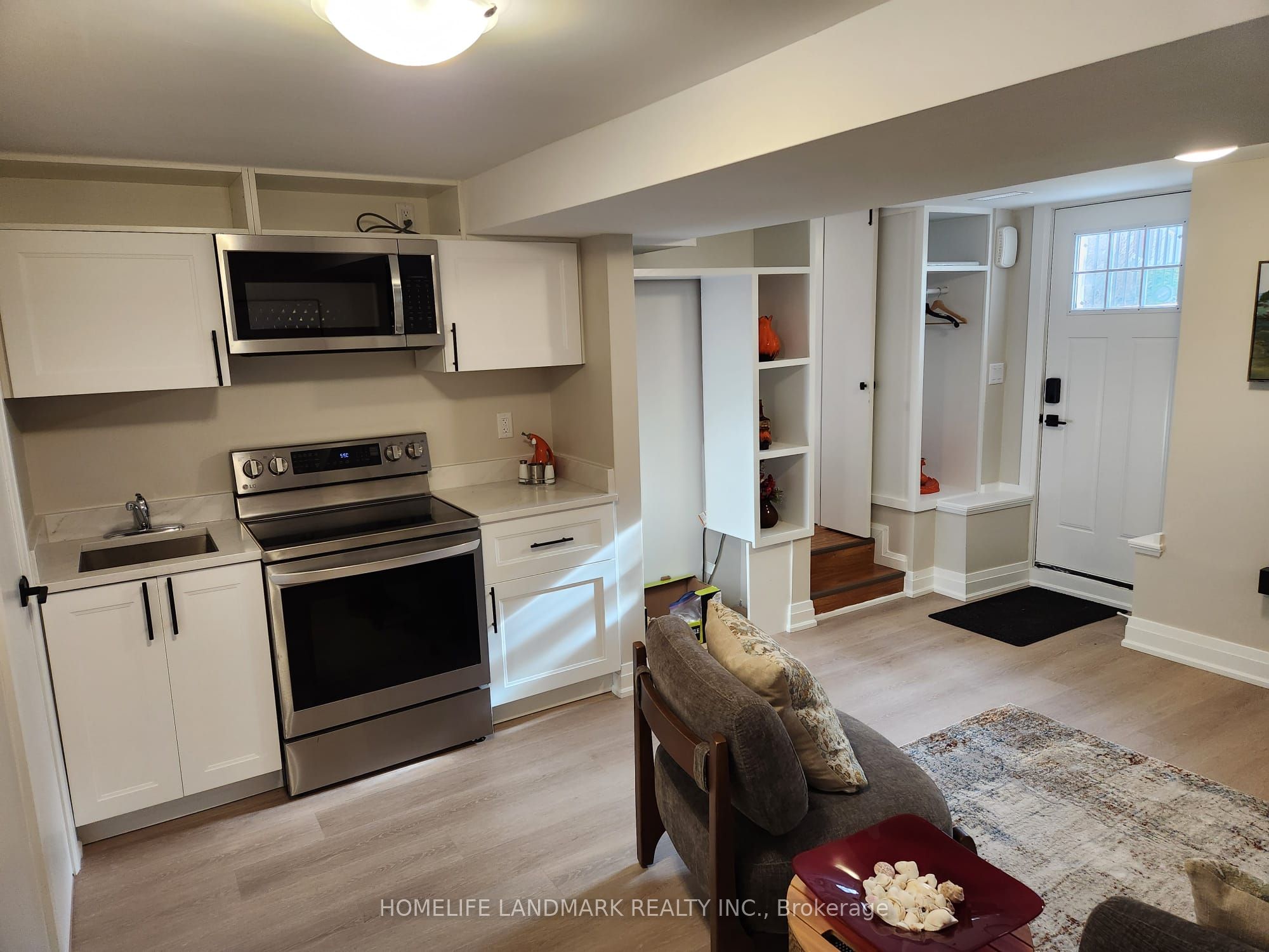 452 D'arcy Street S Basement Unit Property Photo 3