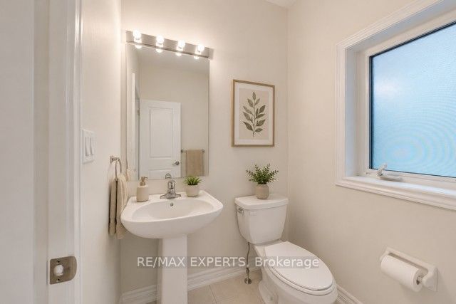 1554 Emberton Way Property Photo 9