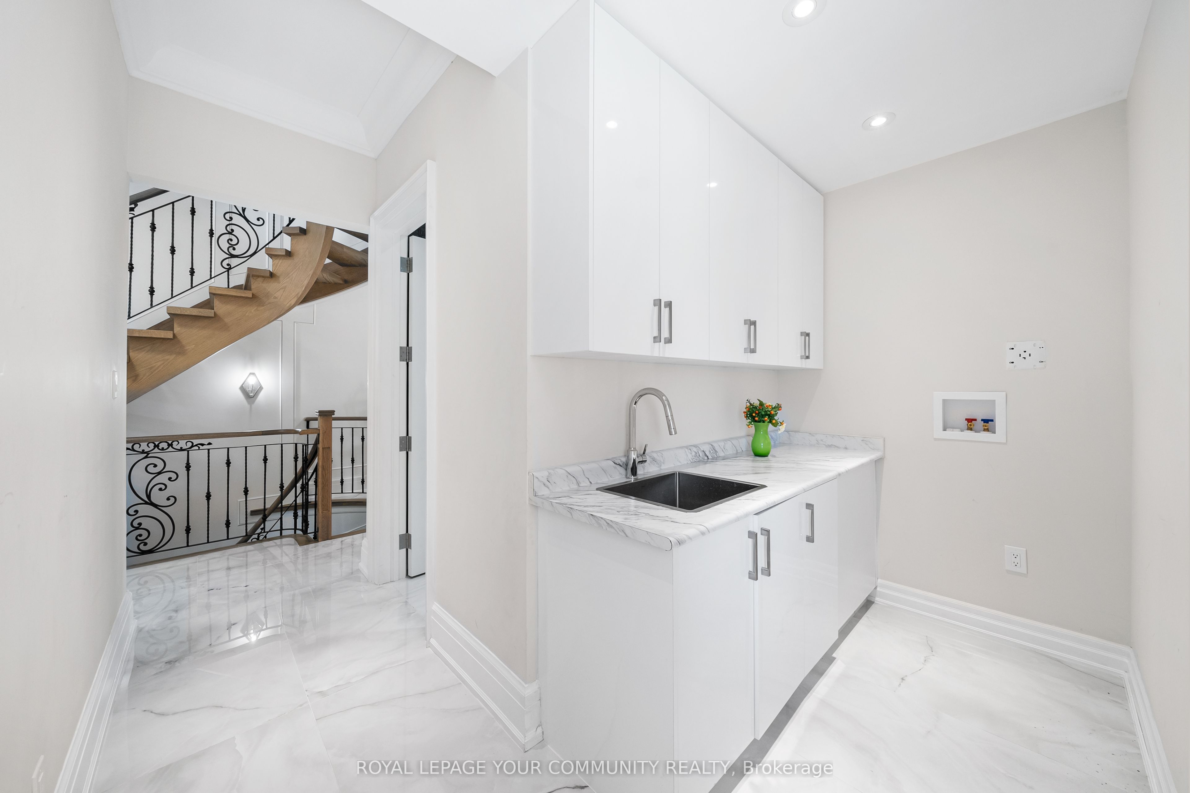 42 Oatlands Crescent Property Photo 33