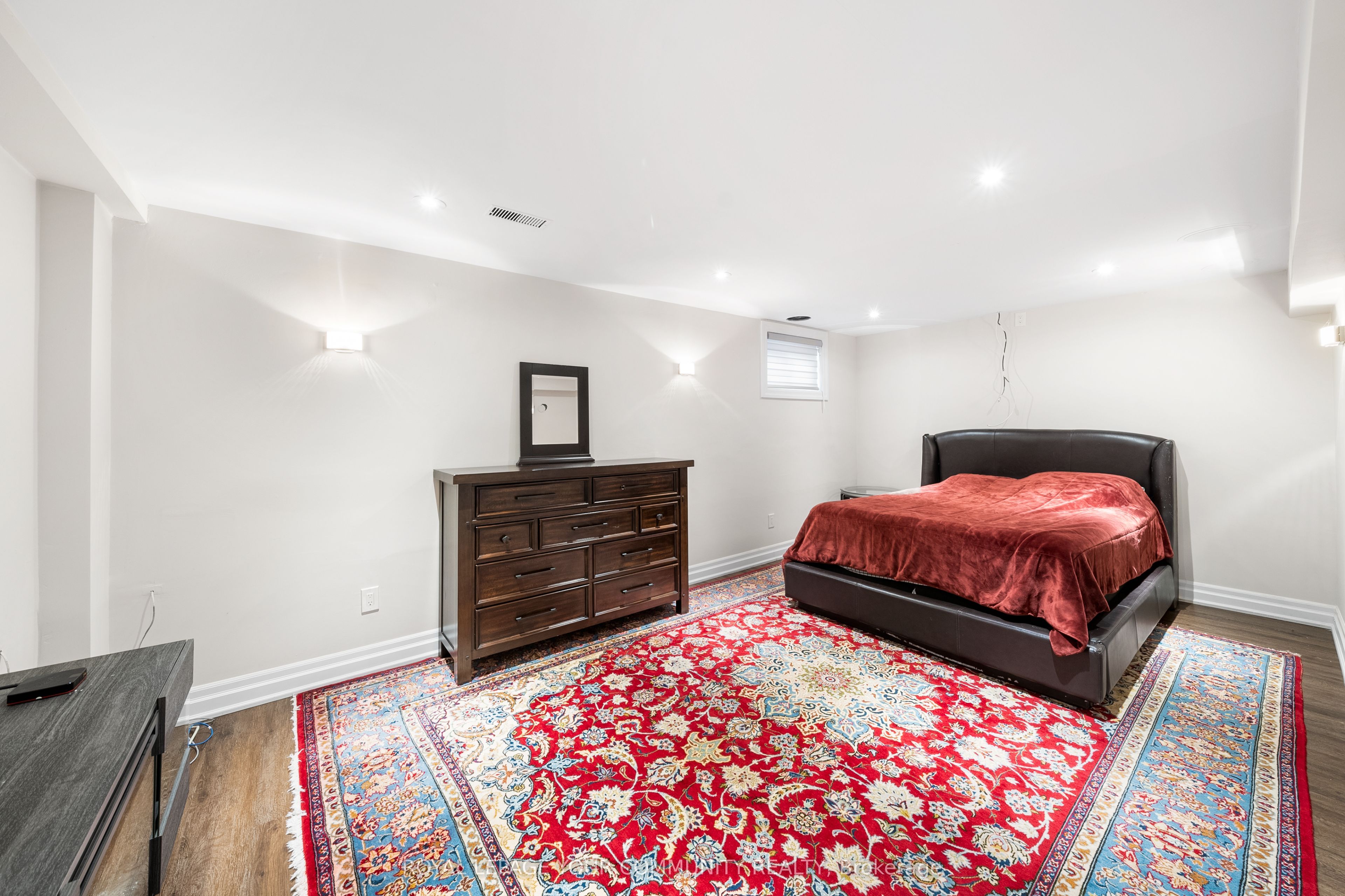 42 Oatlands Crescent Property Photo 35
