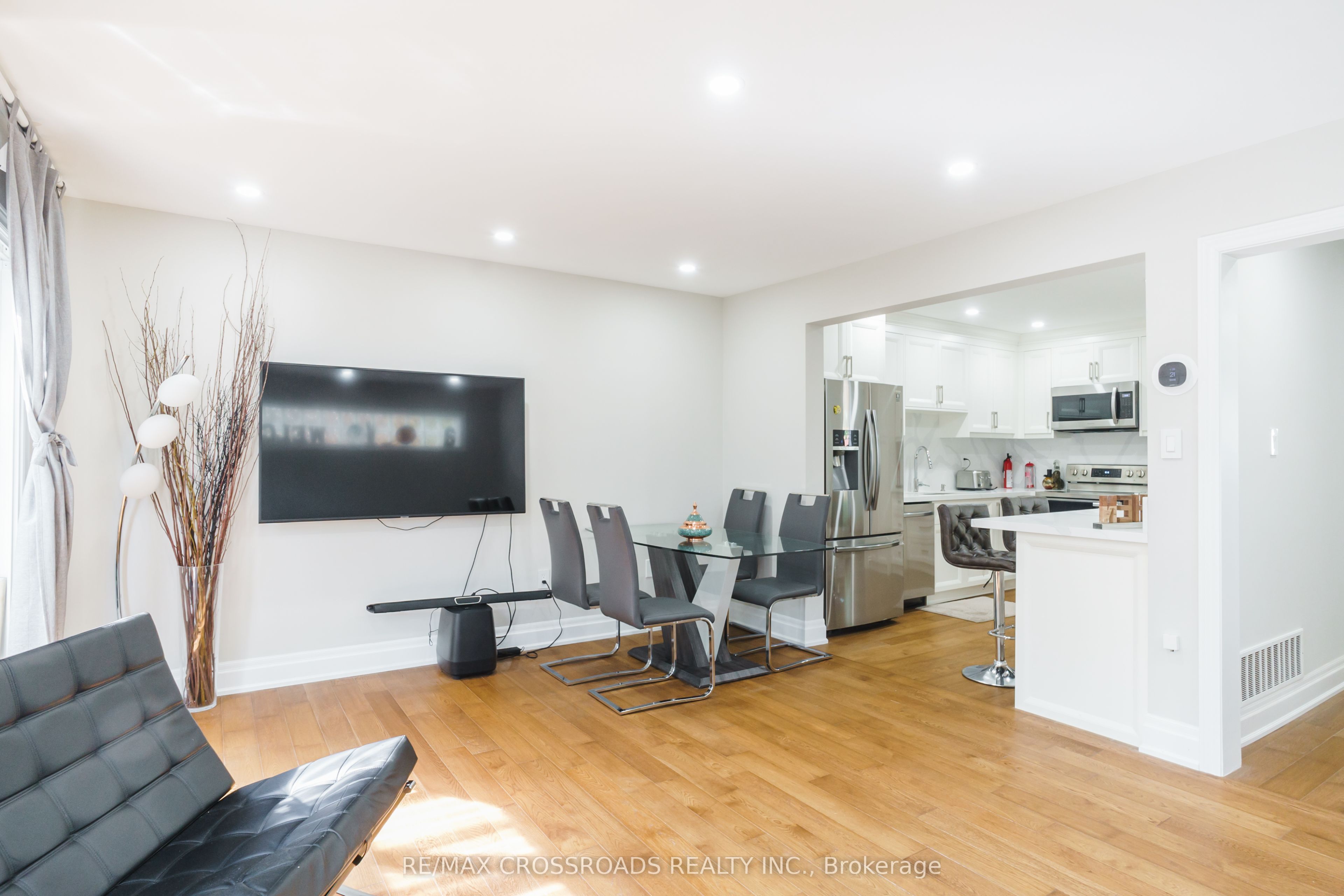 50 Widdifield Avenue Property Photo 4