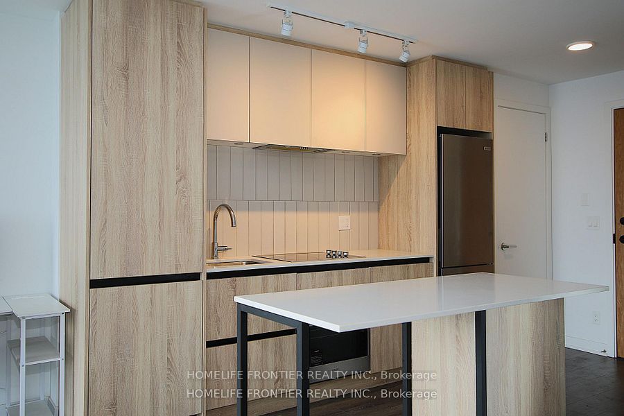 7950 Bathurst Street 2310 Property Photo 3
