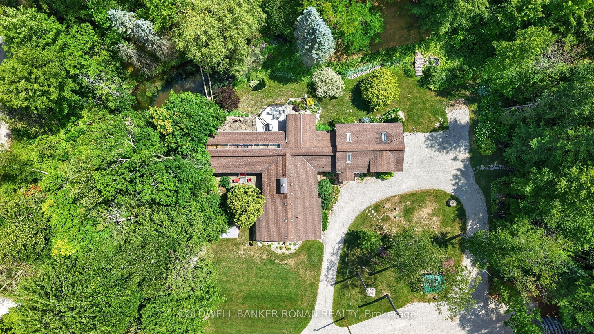 7616 5th Line Property Photo 3