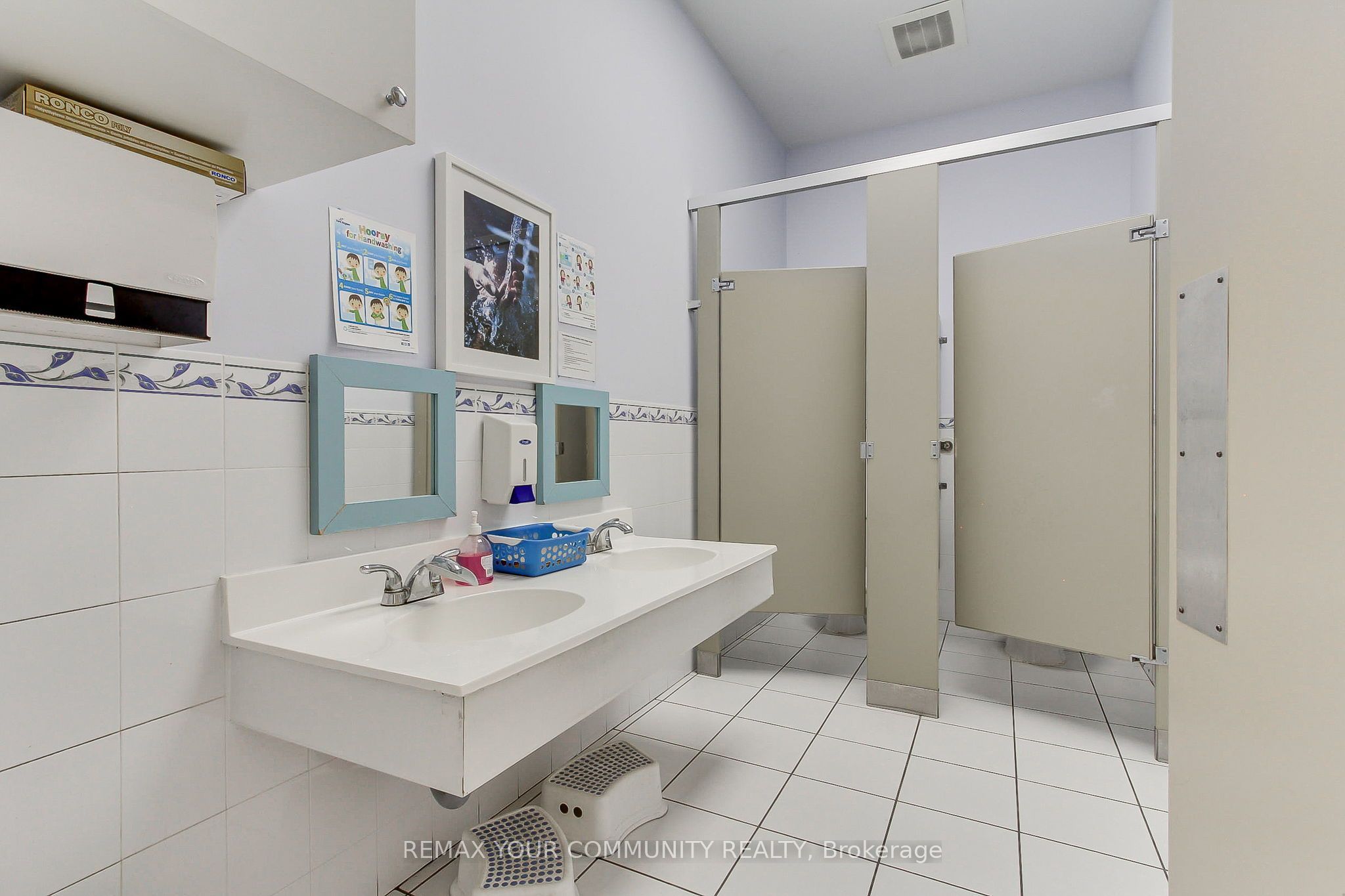 9921 Woodbine Avenue 206 Property Photo 12
