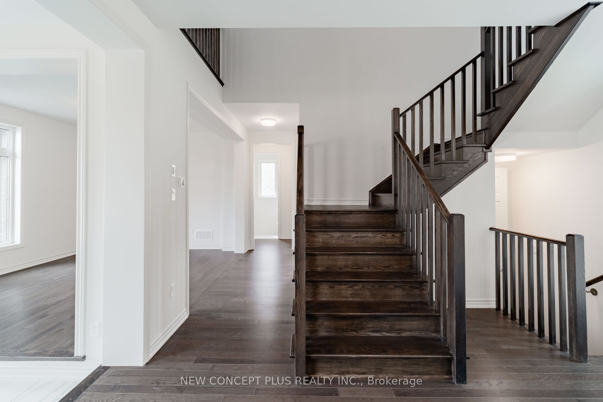 22 Twinleaf Crescent E Property Photo 7