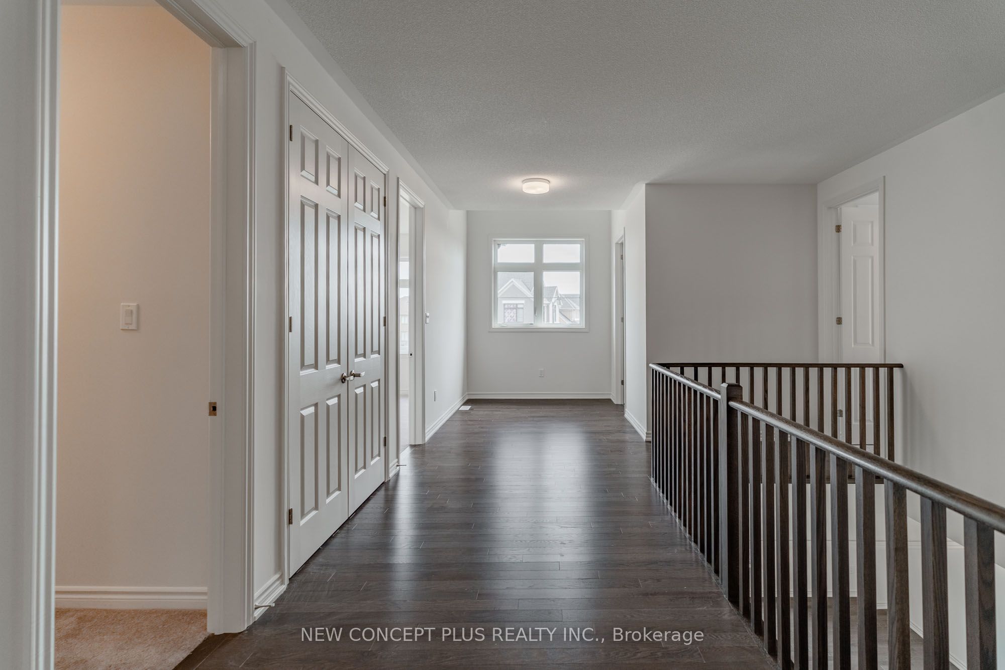 22 Twinleaf Crescent E Property Photo 8