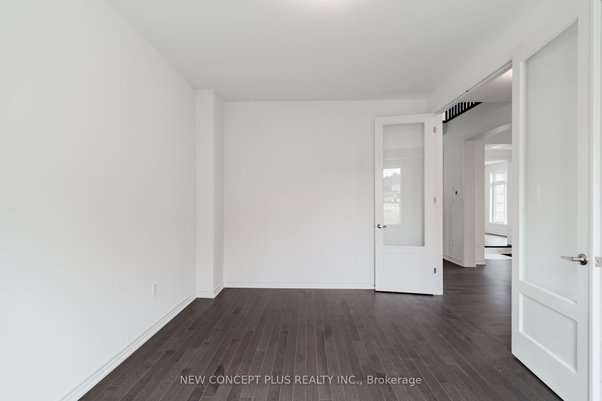 22 Twinleaf Crescent E Property Photo 10