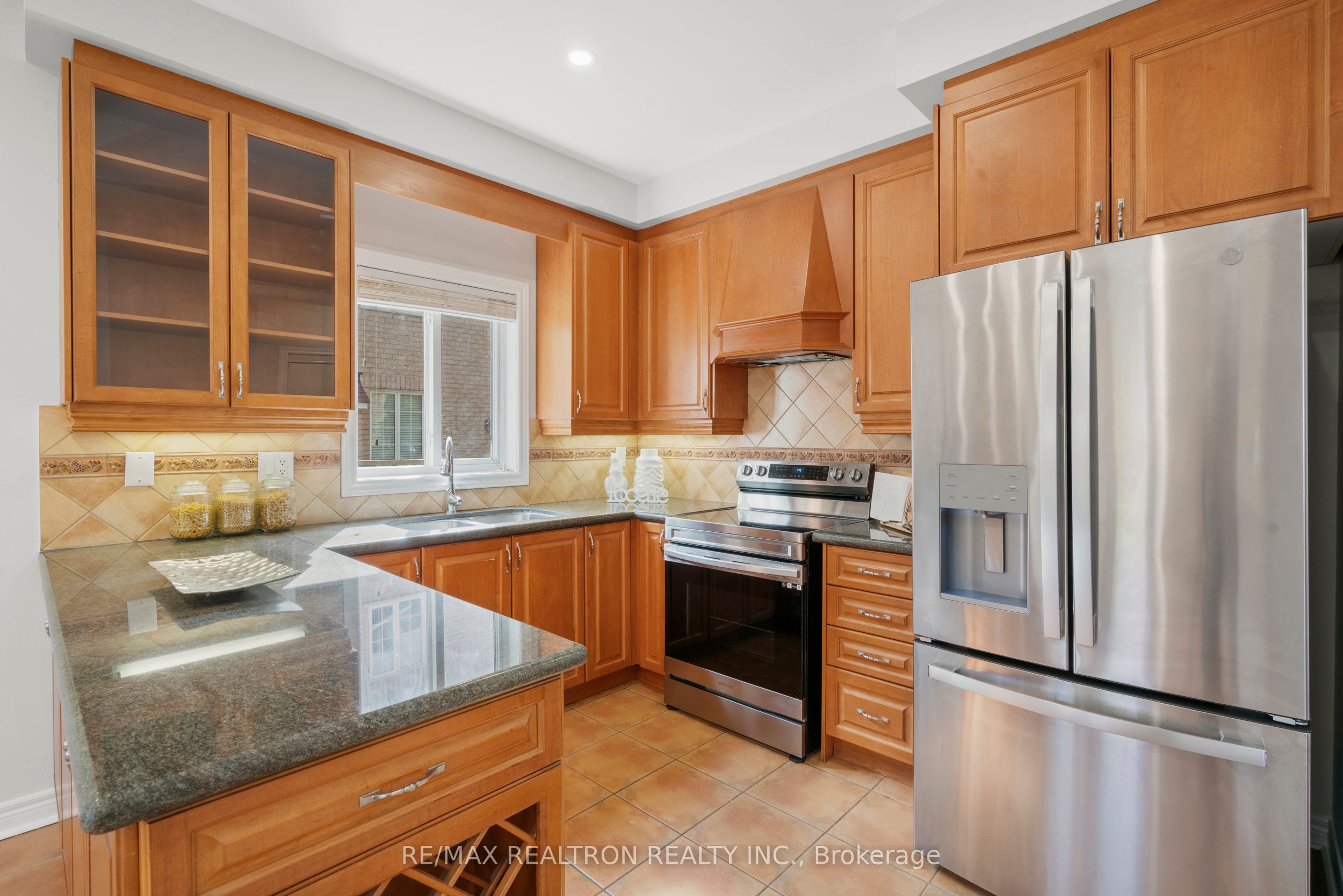 91 Gateway Drive Property Photo 12