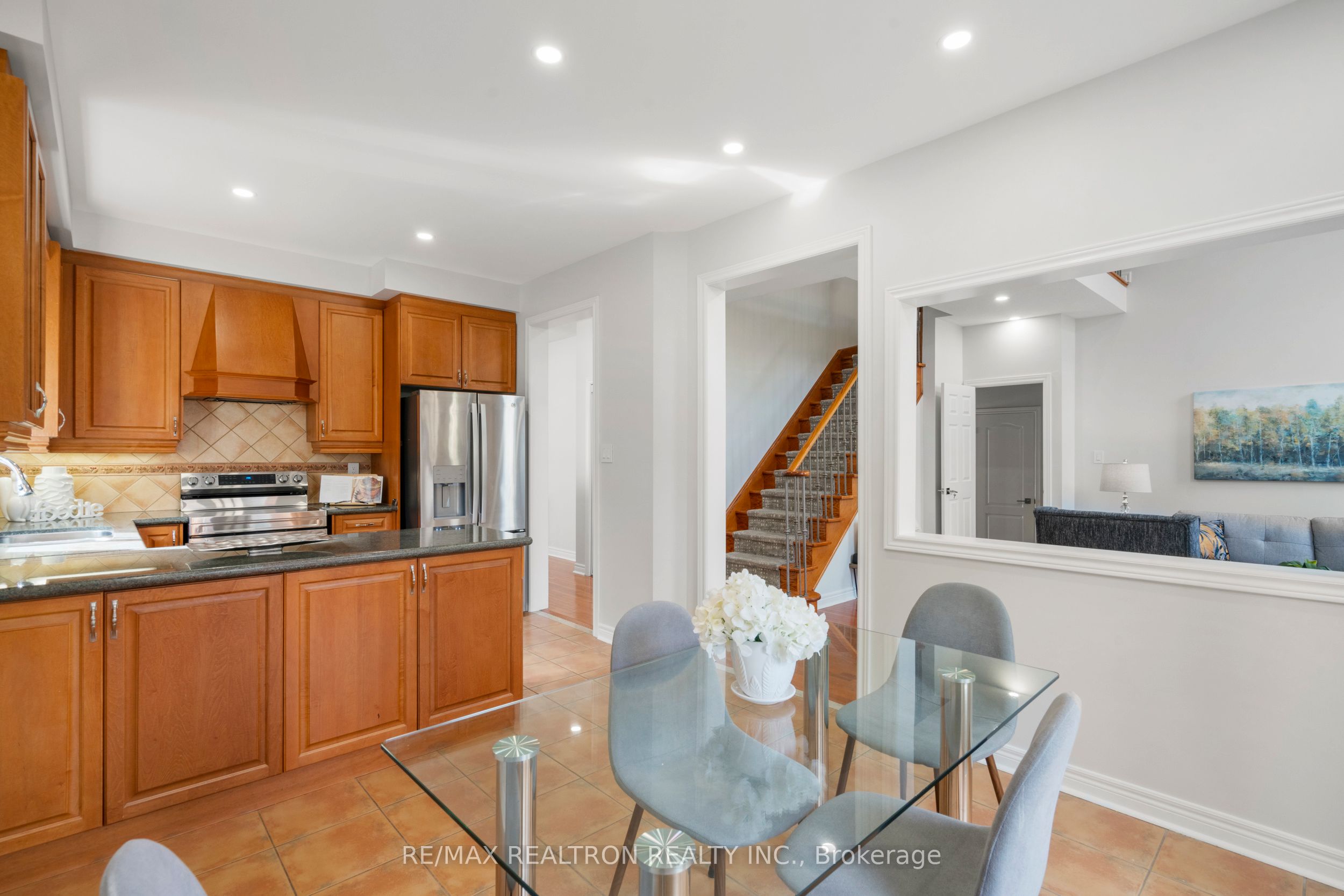 91 Gateway Drive Property Photo 17