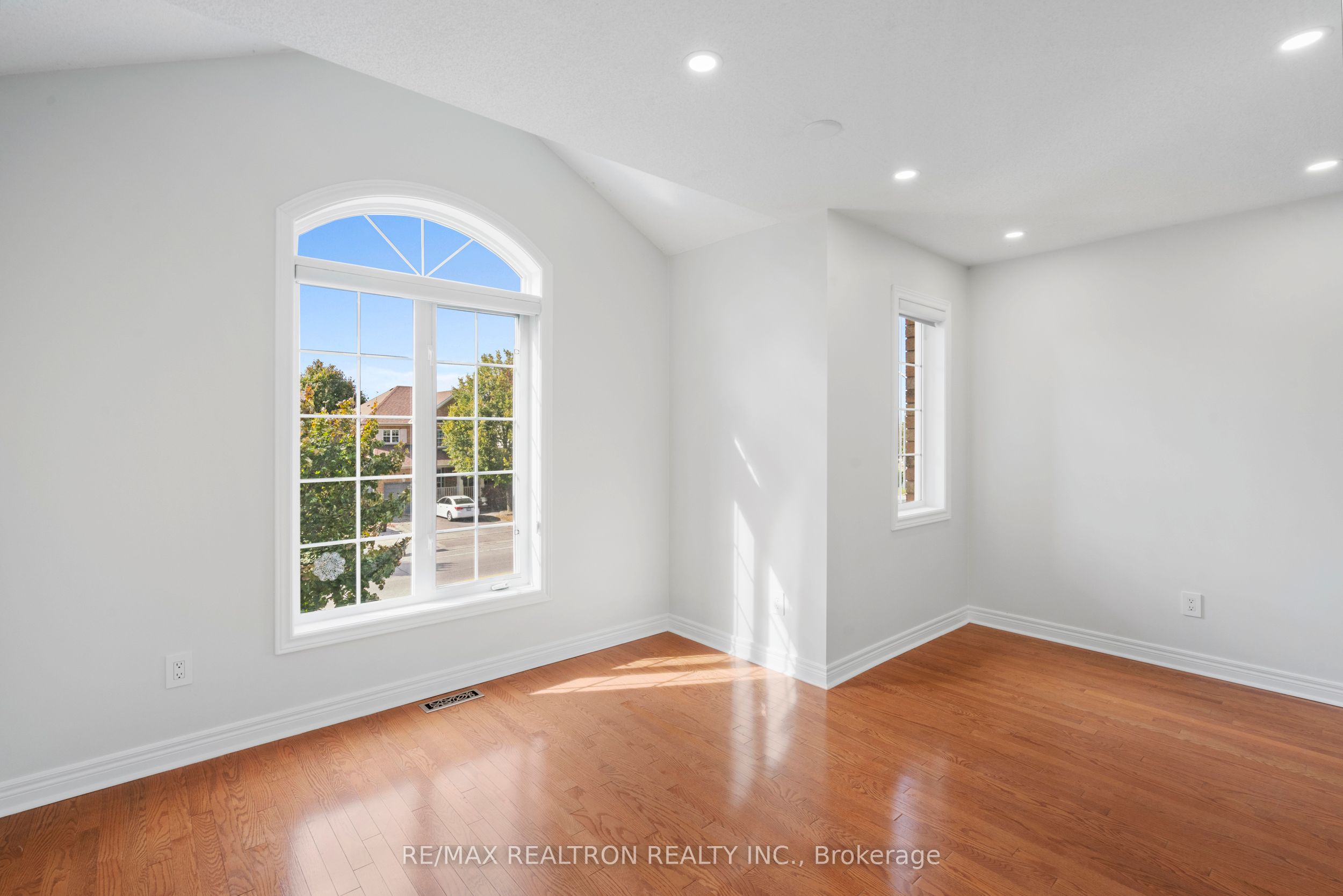 91 Gateway Drive Property Photo 27