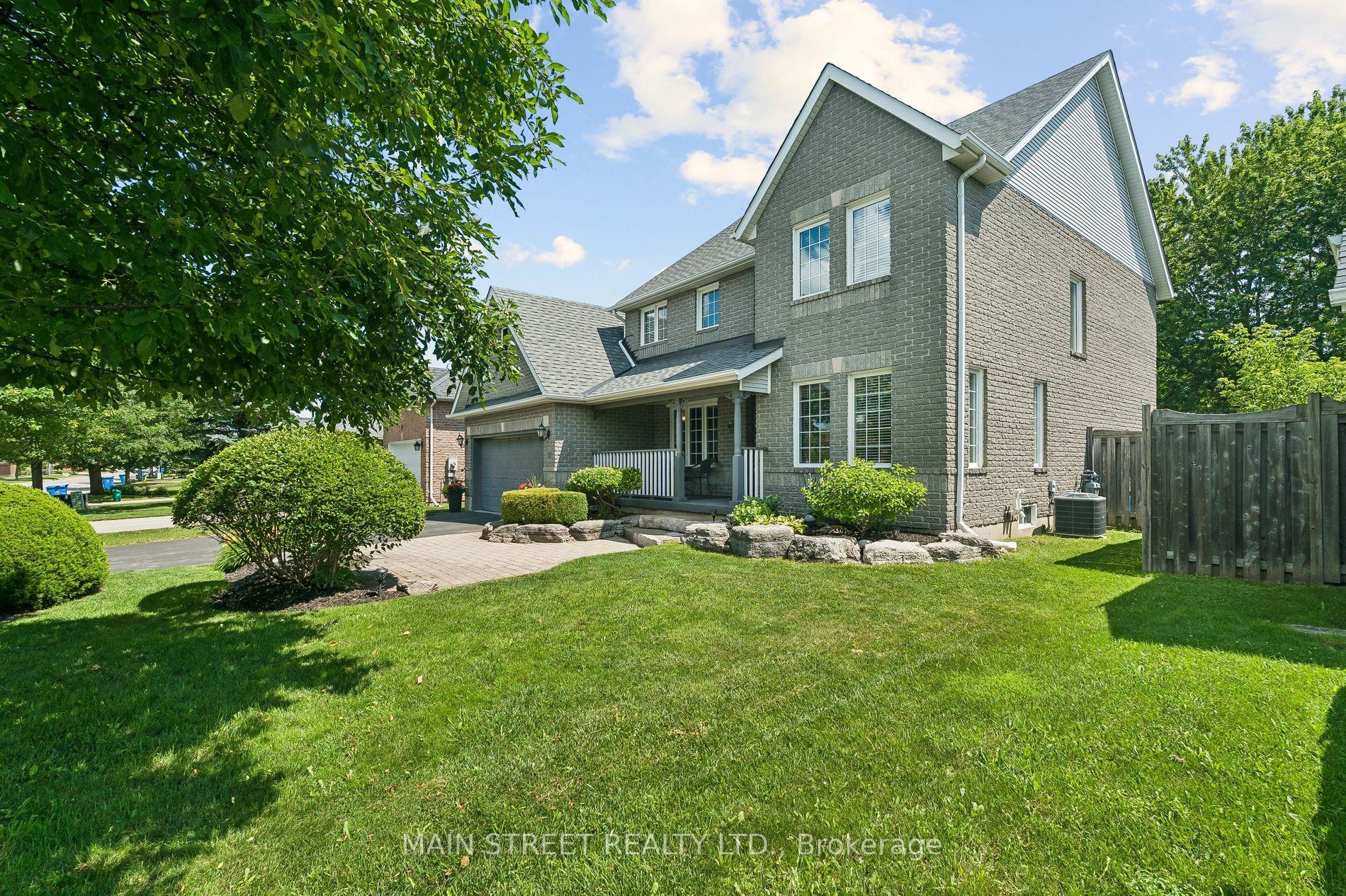 33 Highcastle Avenue Property Photo 2
