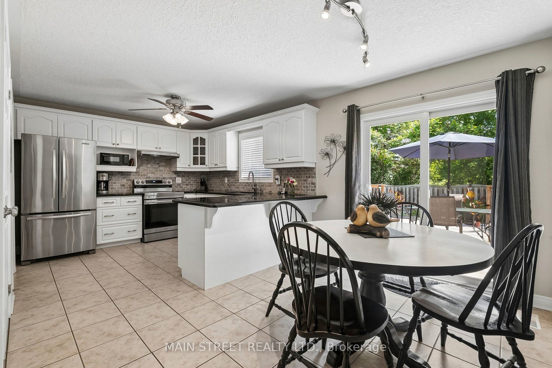 33 Highcastle Avenue Property Photo 8