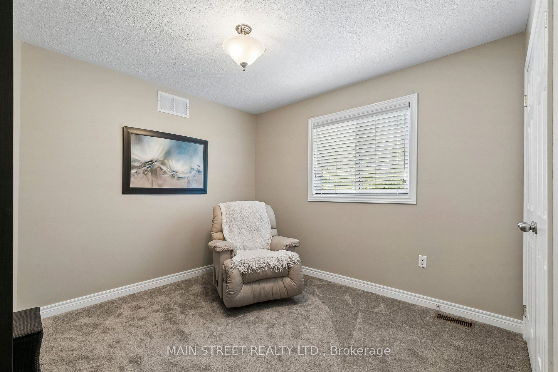 33 Highcastle Avenue Property Photo 14