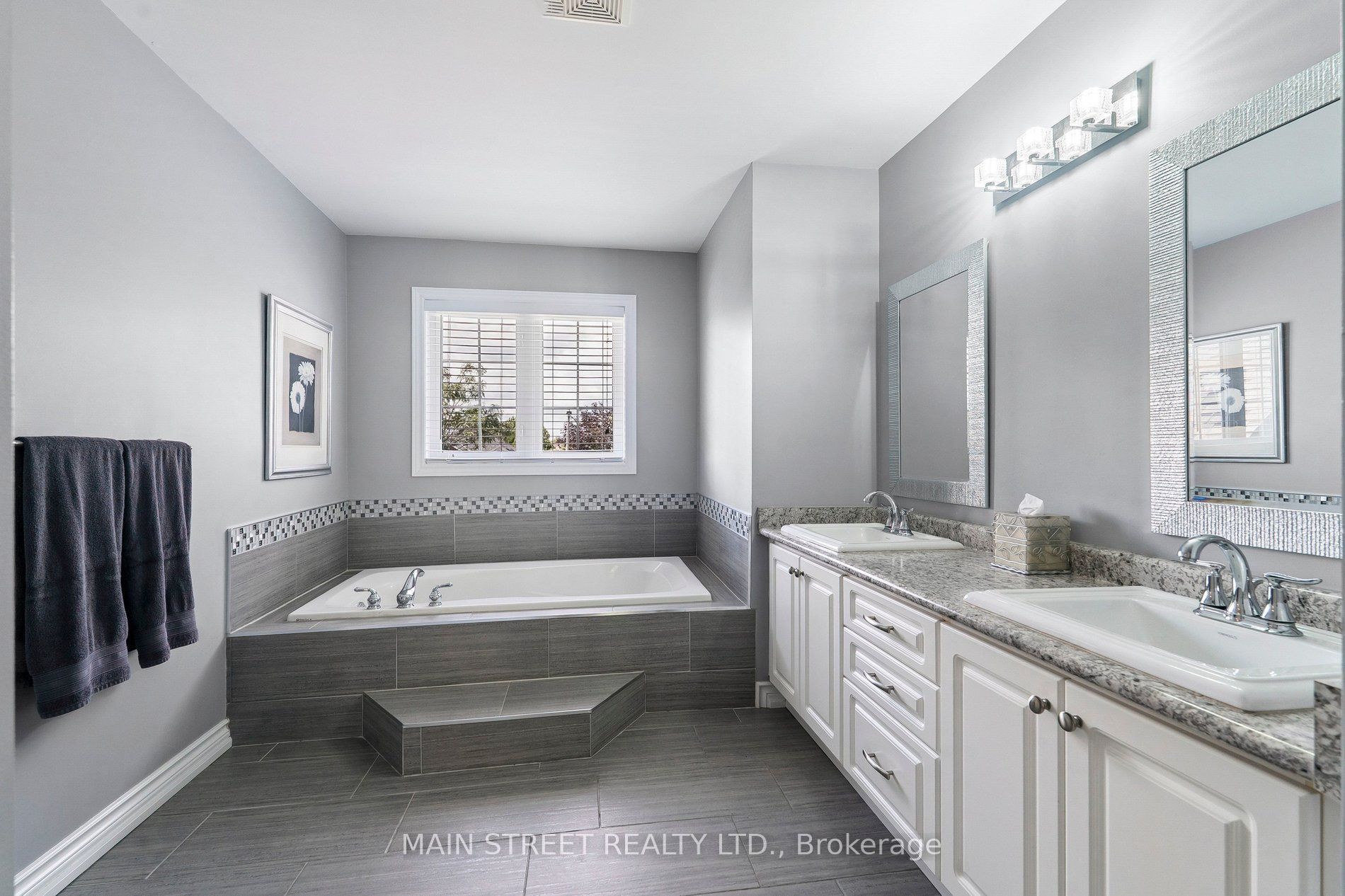 33 Highcastle Avenue Property Photo 17