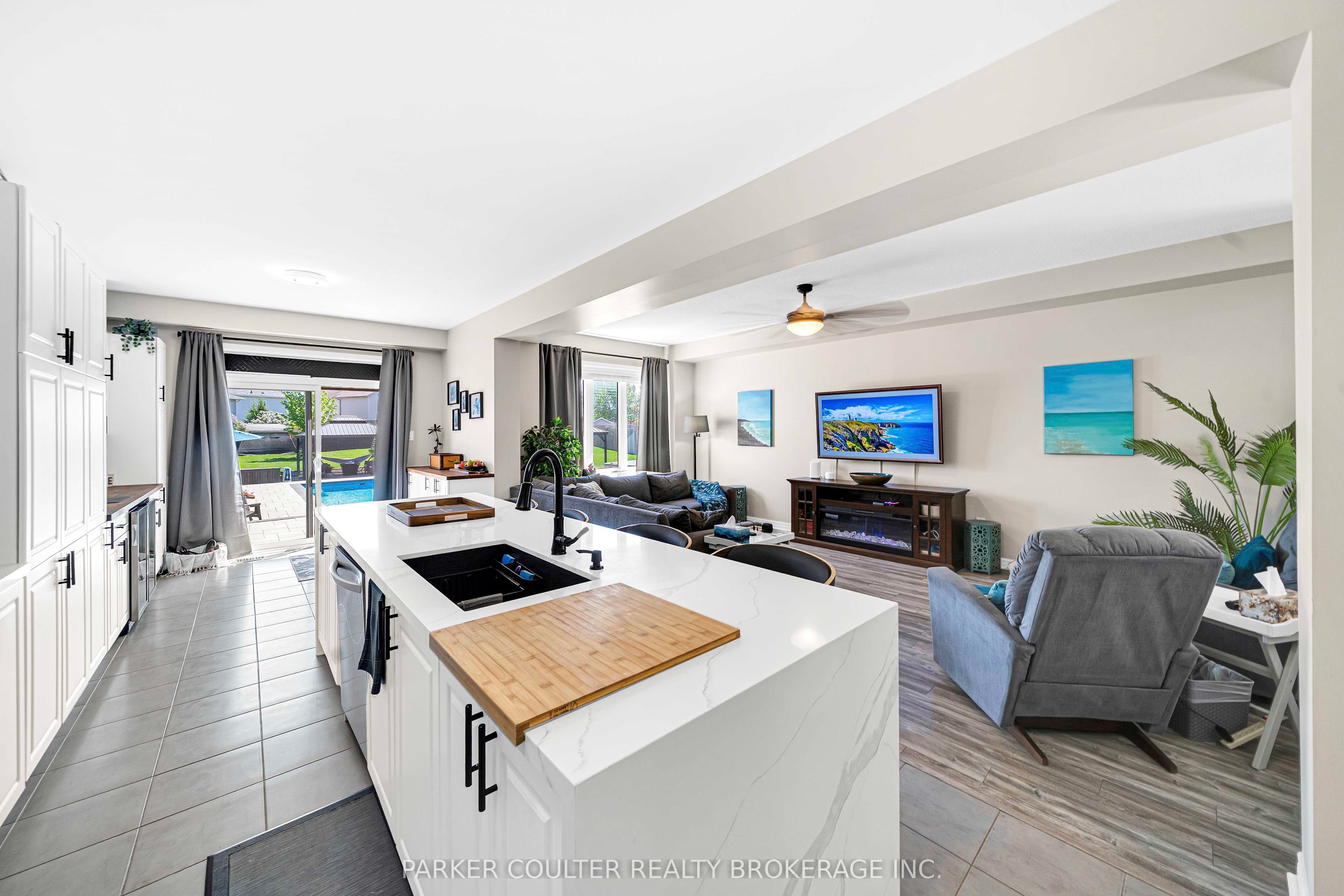 28 Sasco Way Property Photo 4