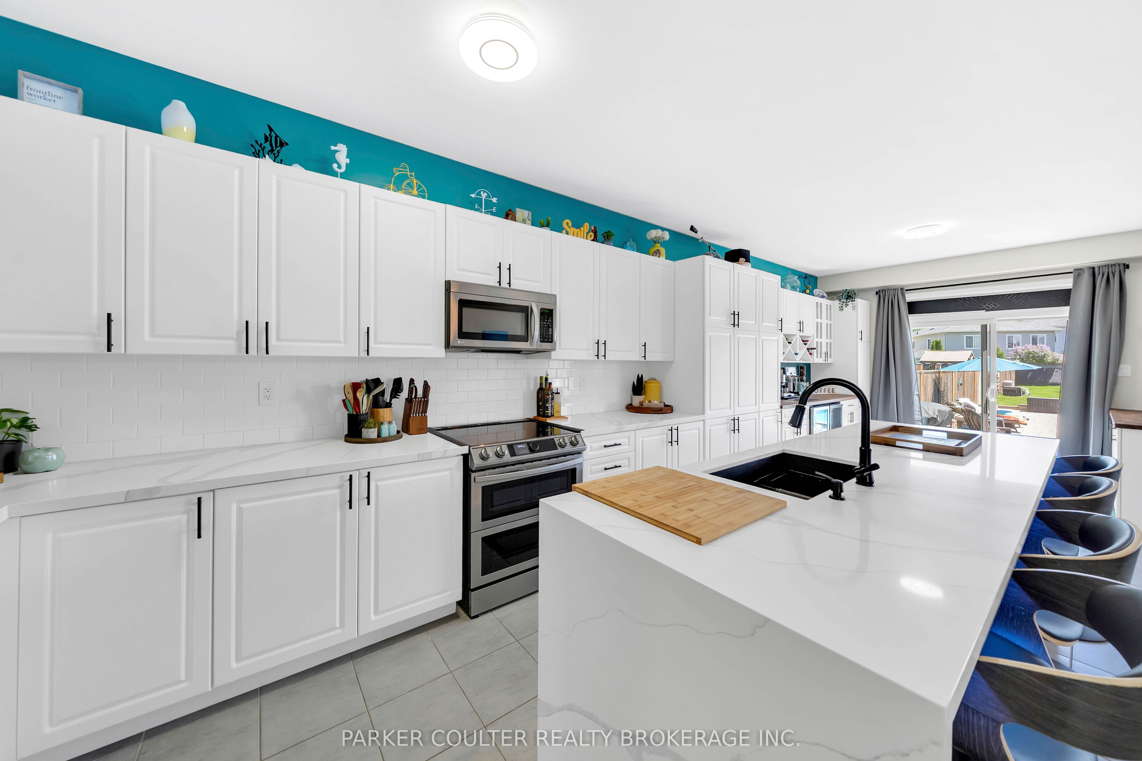 28 Sasco Way Property Photo 5