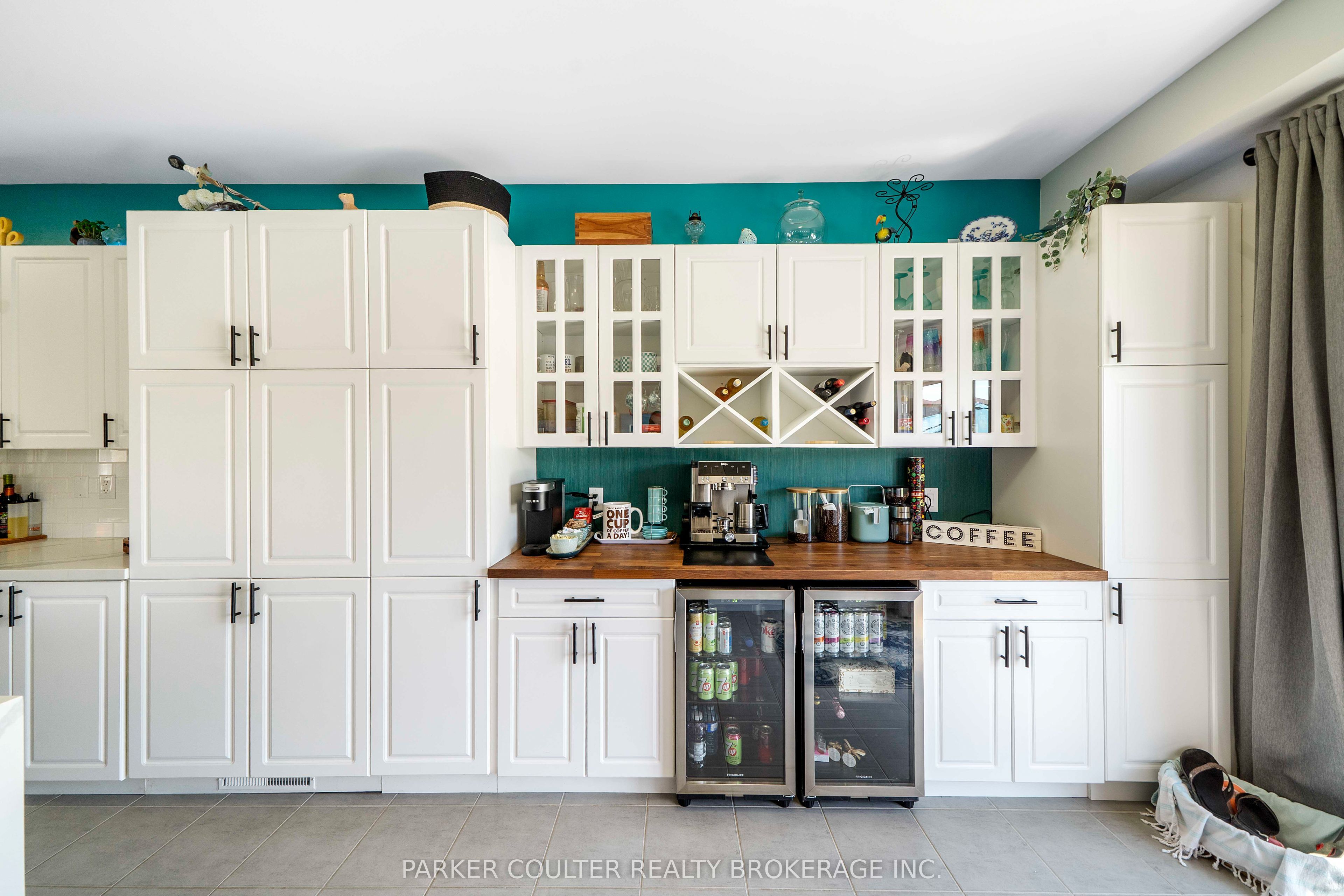 28 Sasco Way Property Photo 6