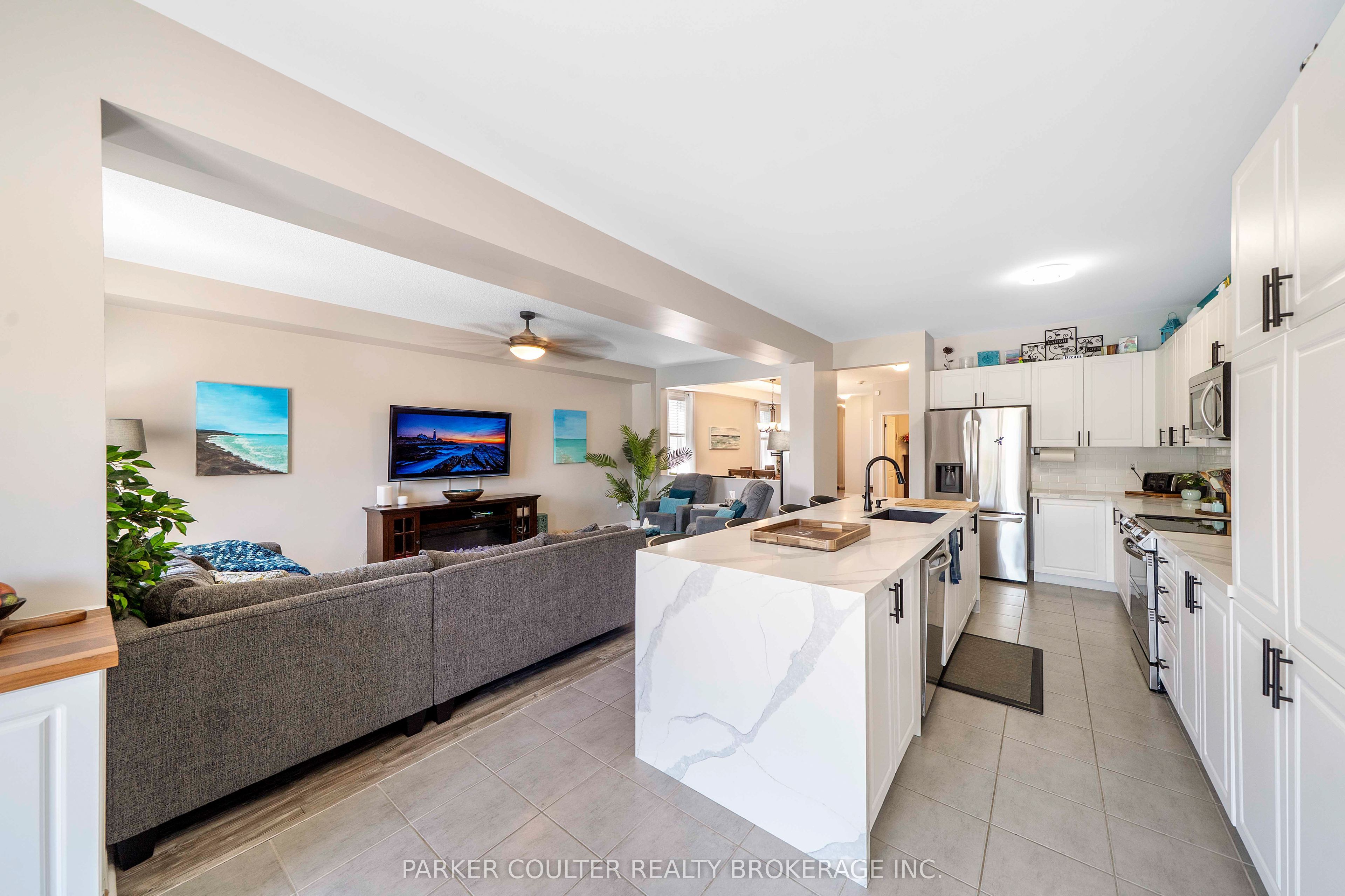 28 Sasco Way Property Photo 8