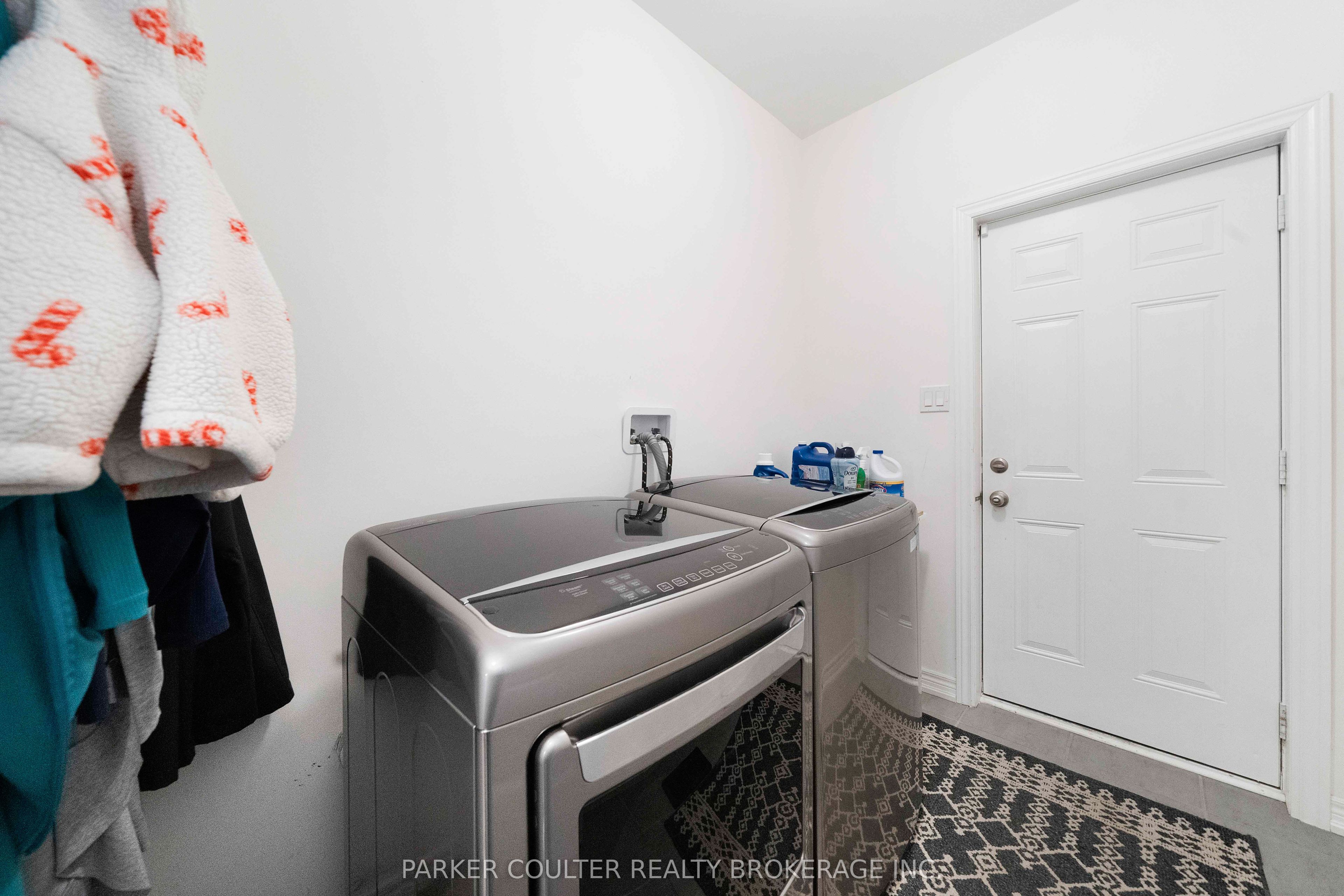 28 Sasco Way Property Photo 28