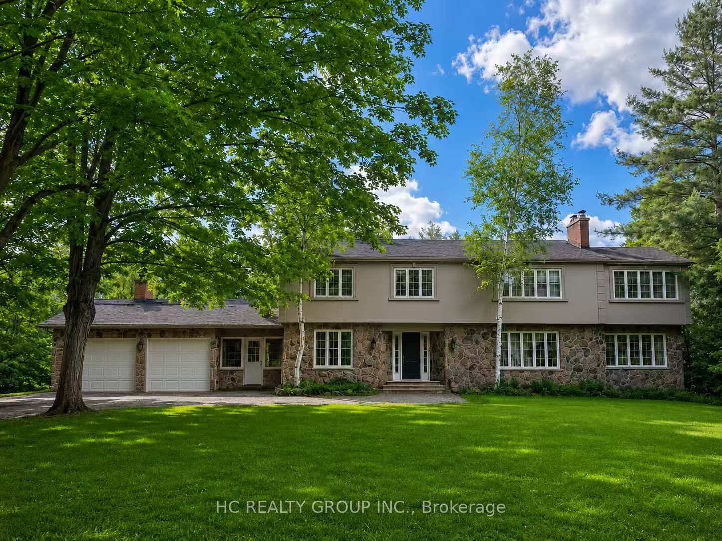 16 Bernadotte Drive Property Photo 3