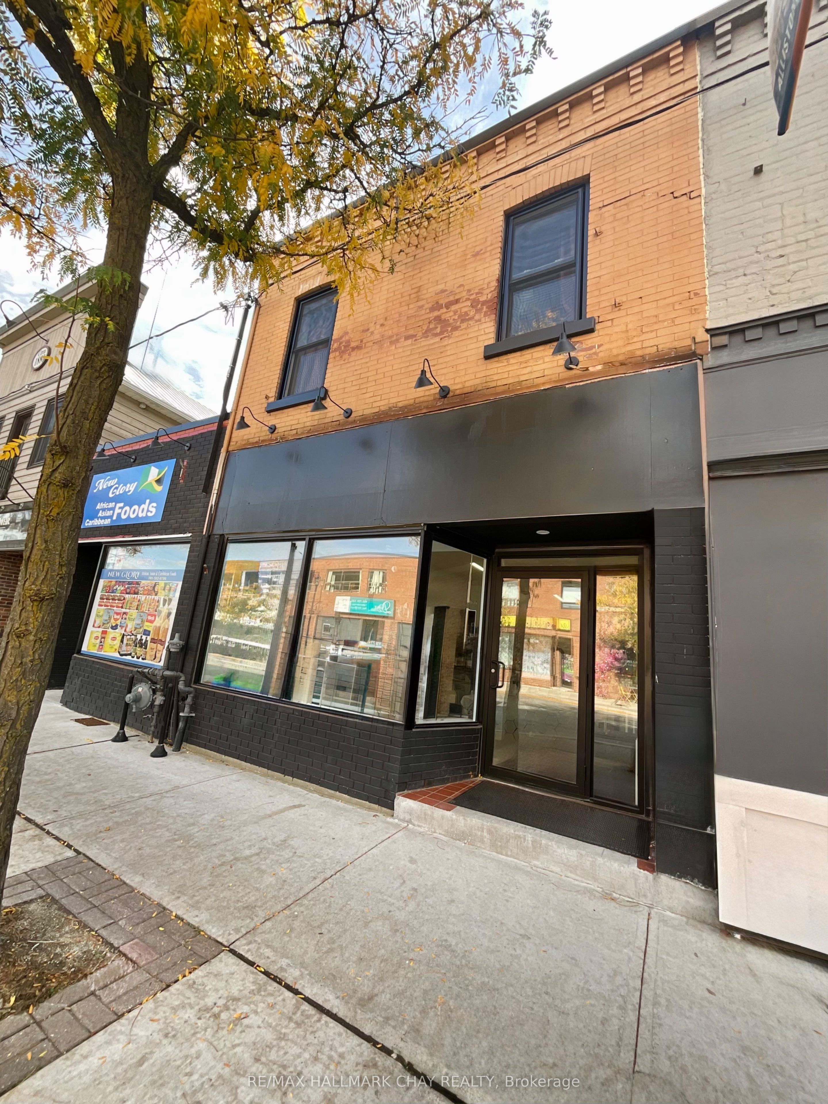 95 Victoria Street W Property Photo 1