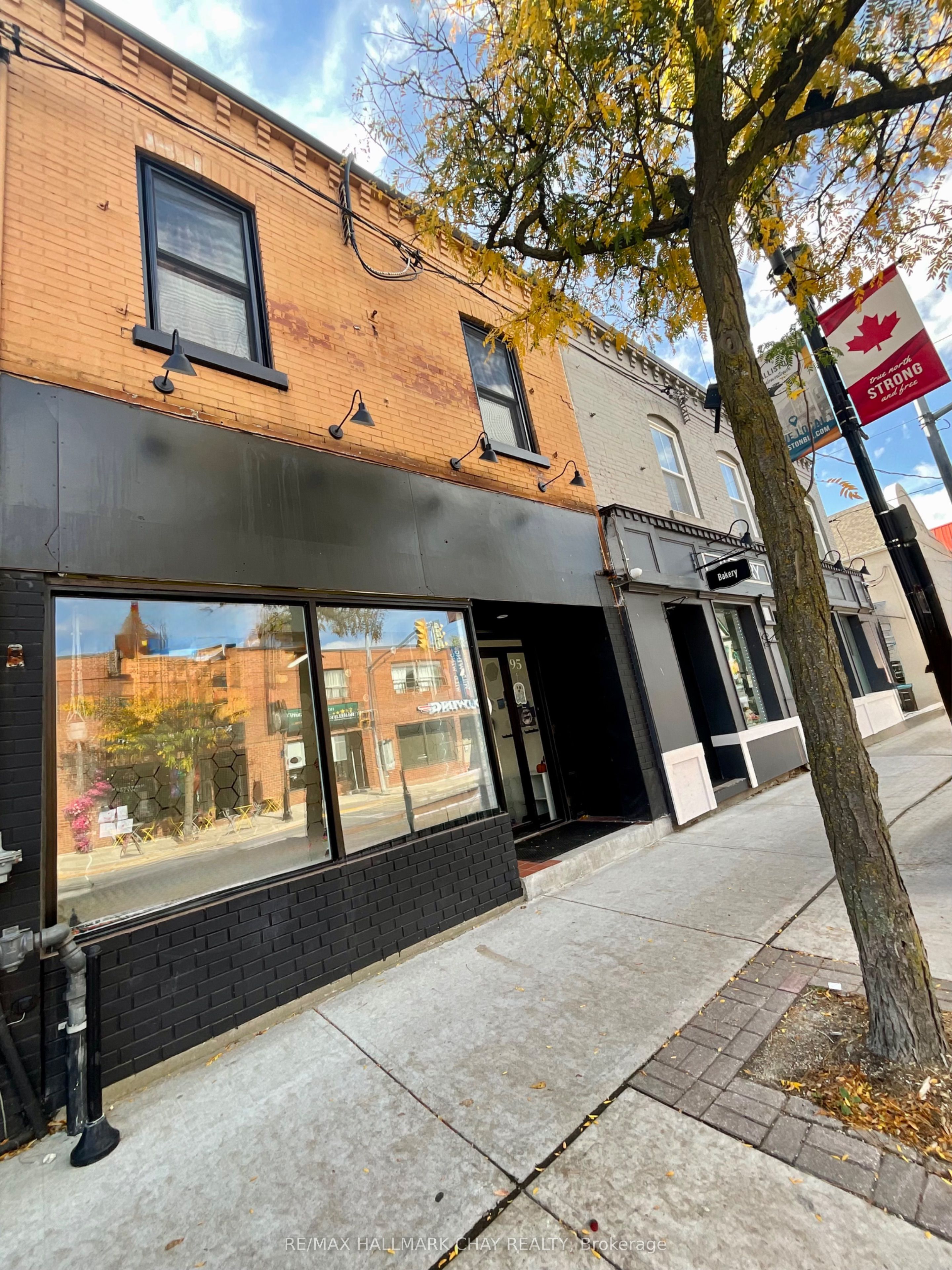 95 Victoria Street W Property Photo 2