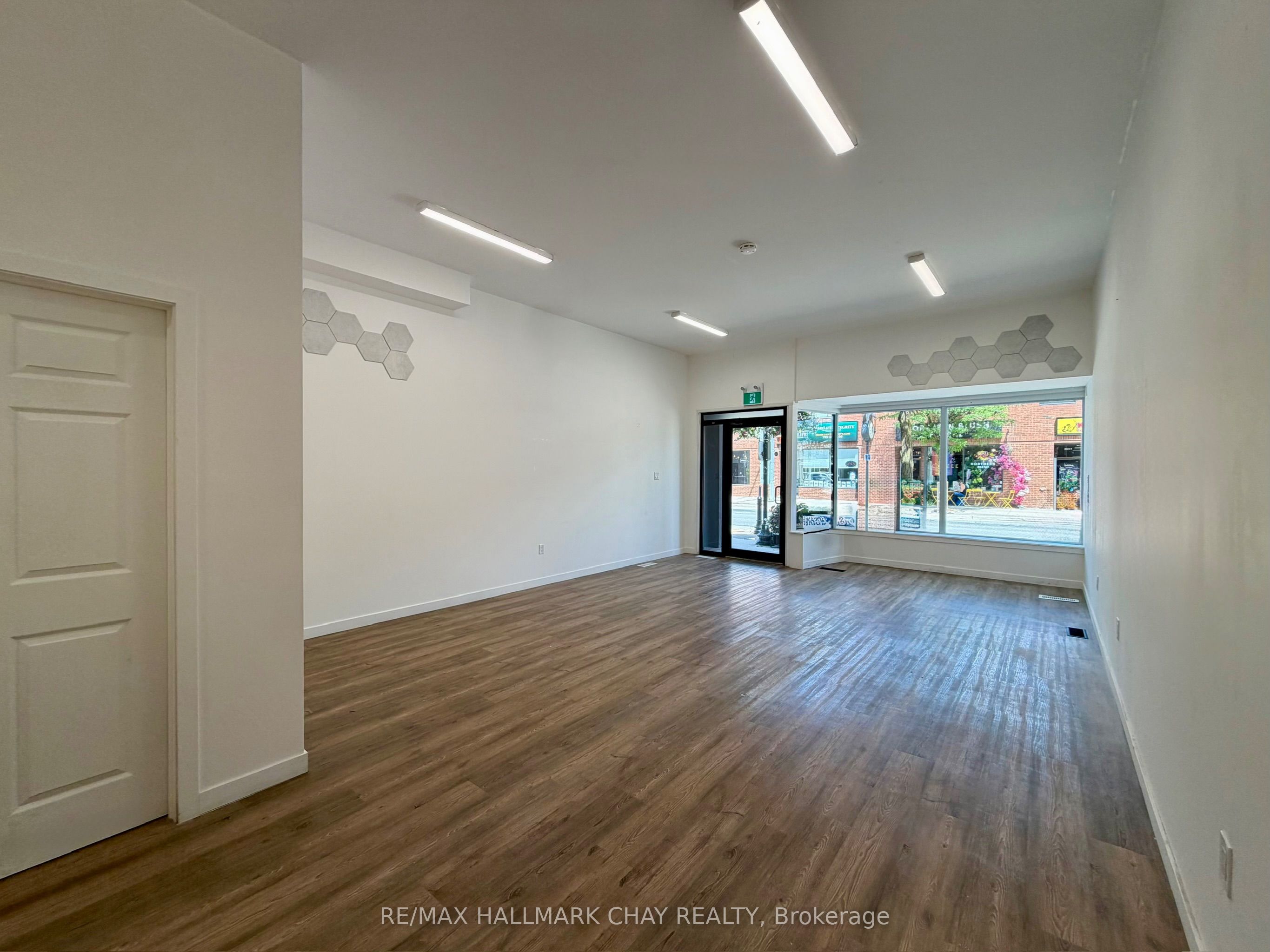 95 Victoria Street W Property Photo 3