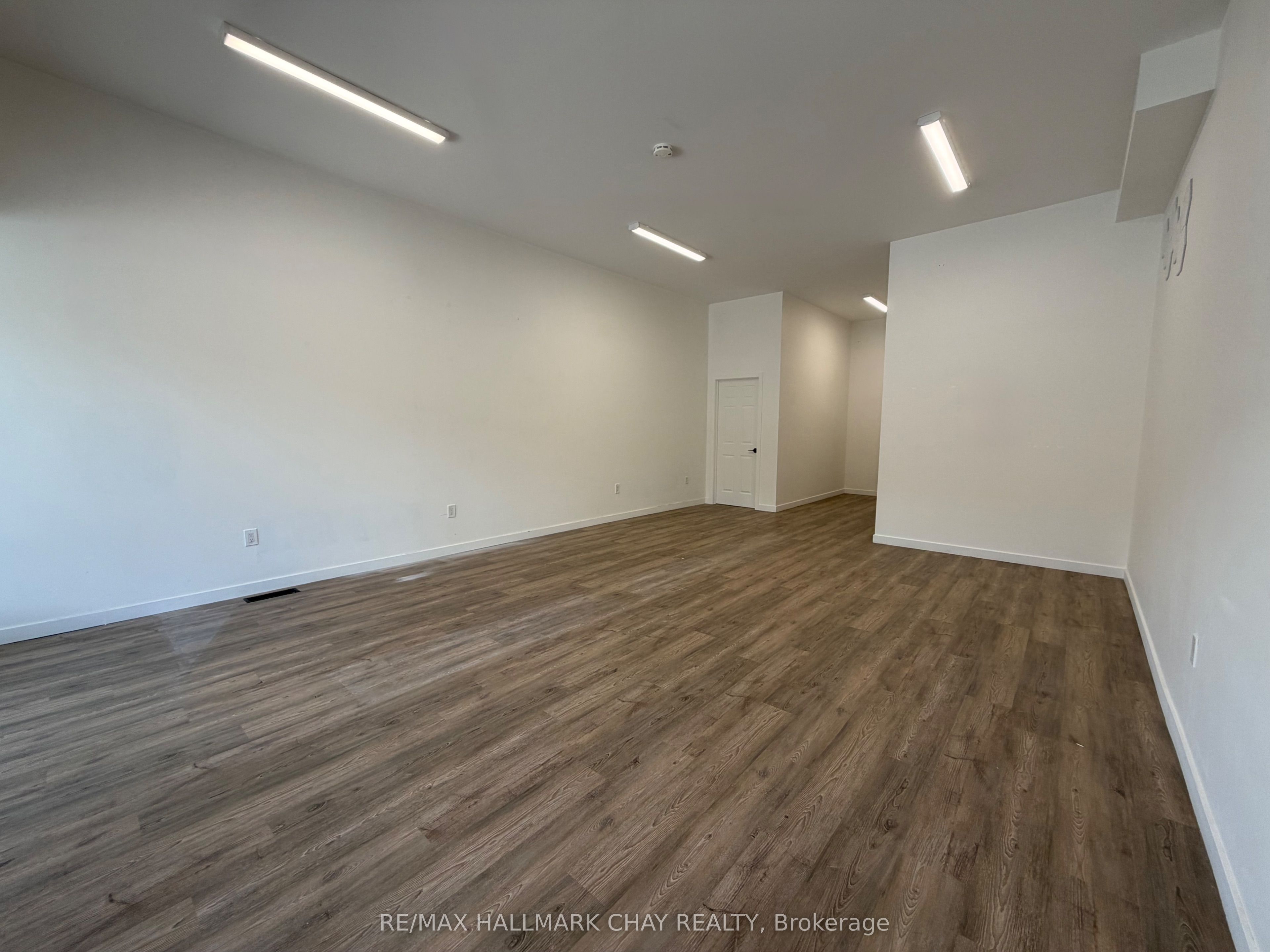 95 Victoria Street W Property Photo 4