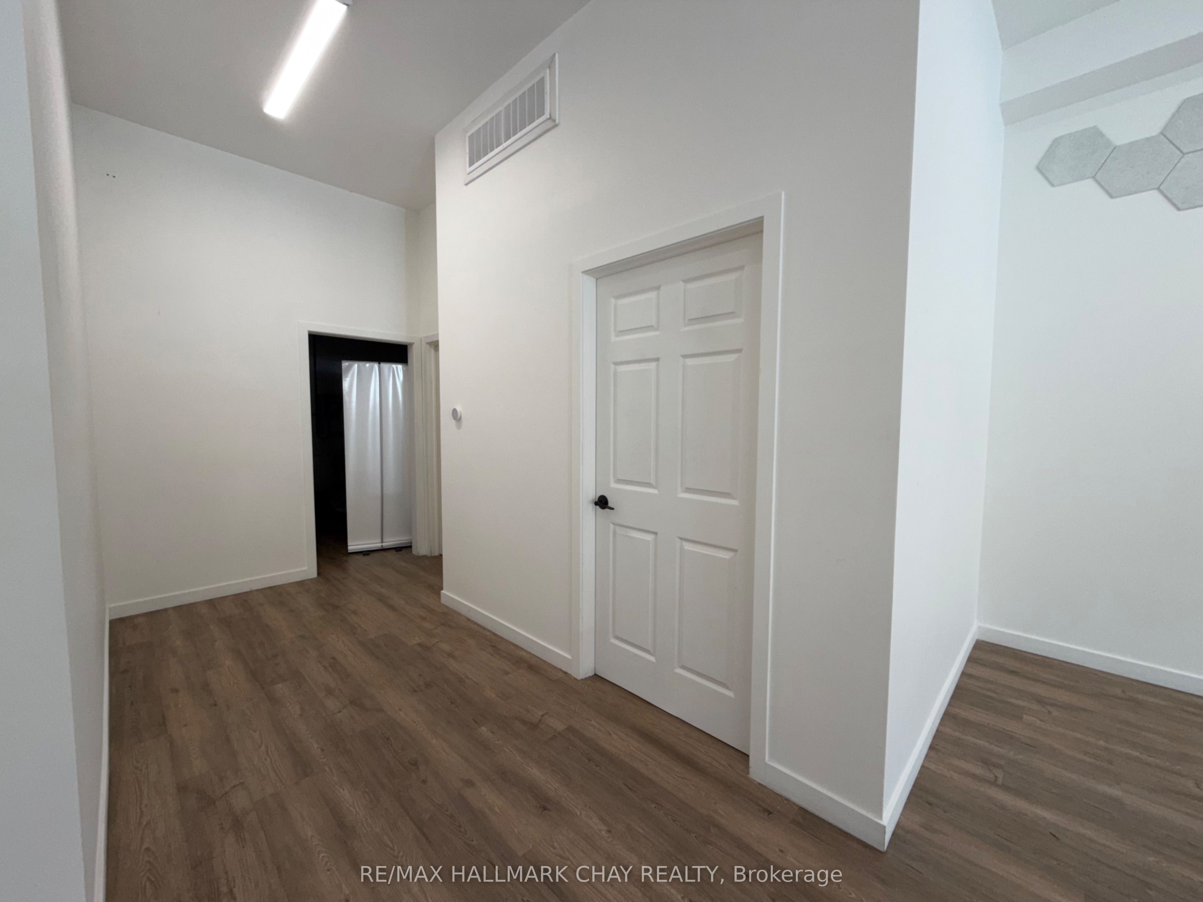 95 Victoria Street W Property Photo 5