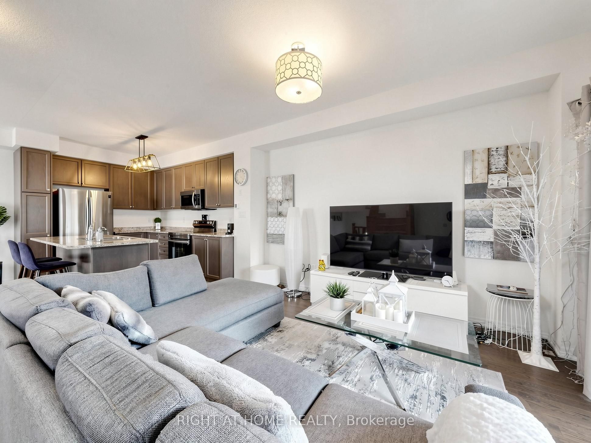 65 Allure Street Property Photo 6