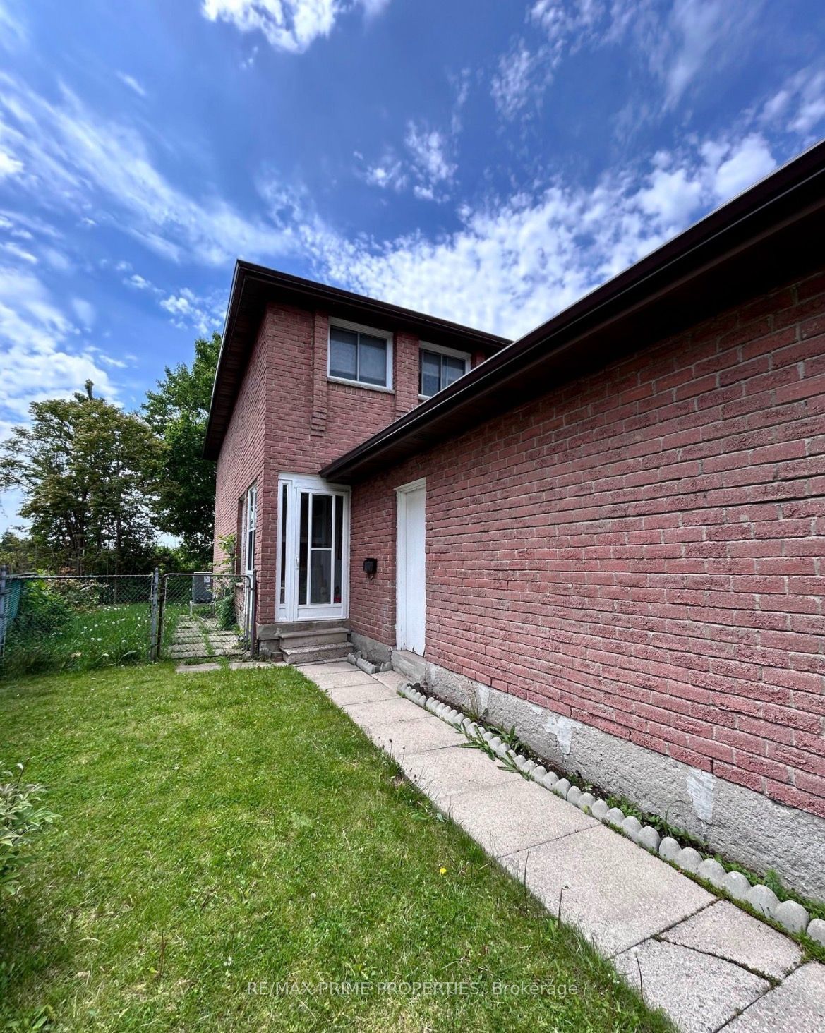 54 Tiffany Crescent Property Photo 2