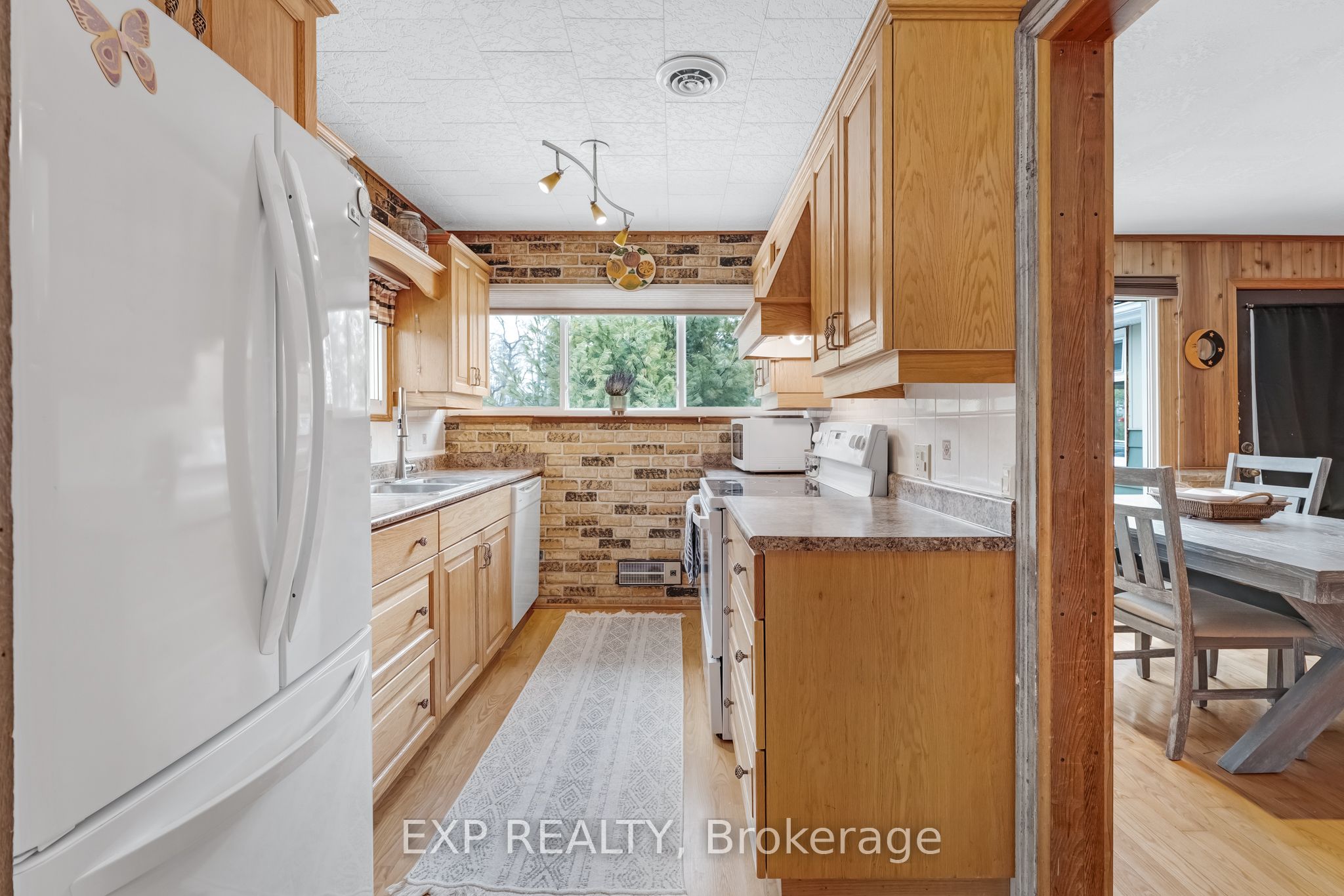 3909 Richview Road Property Photo 6