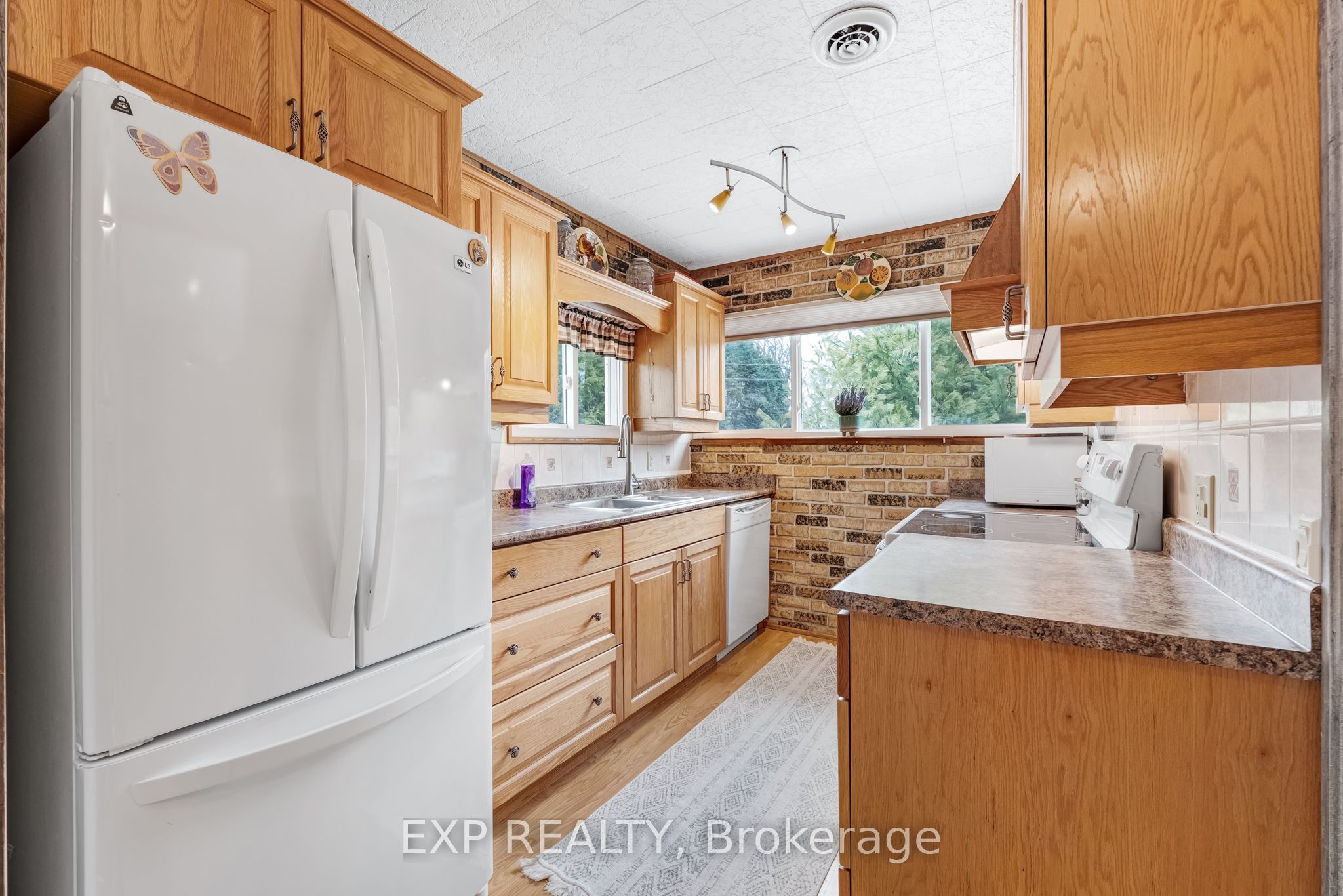 3909 Richview Road Property Photo 7