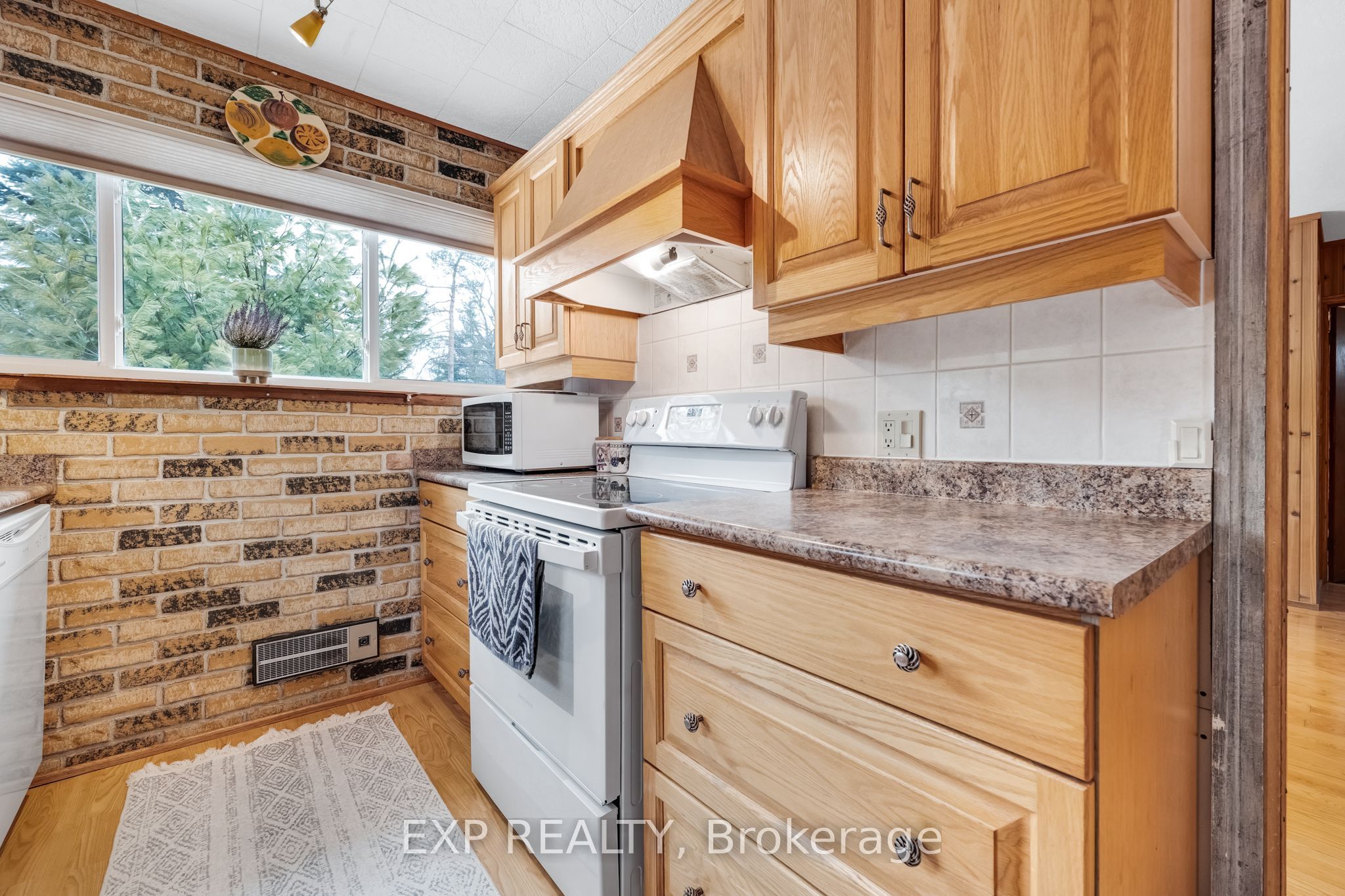 3909 Richview Road Property Photo 8