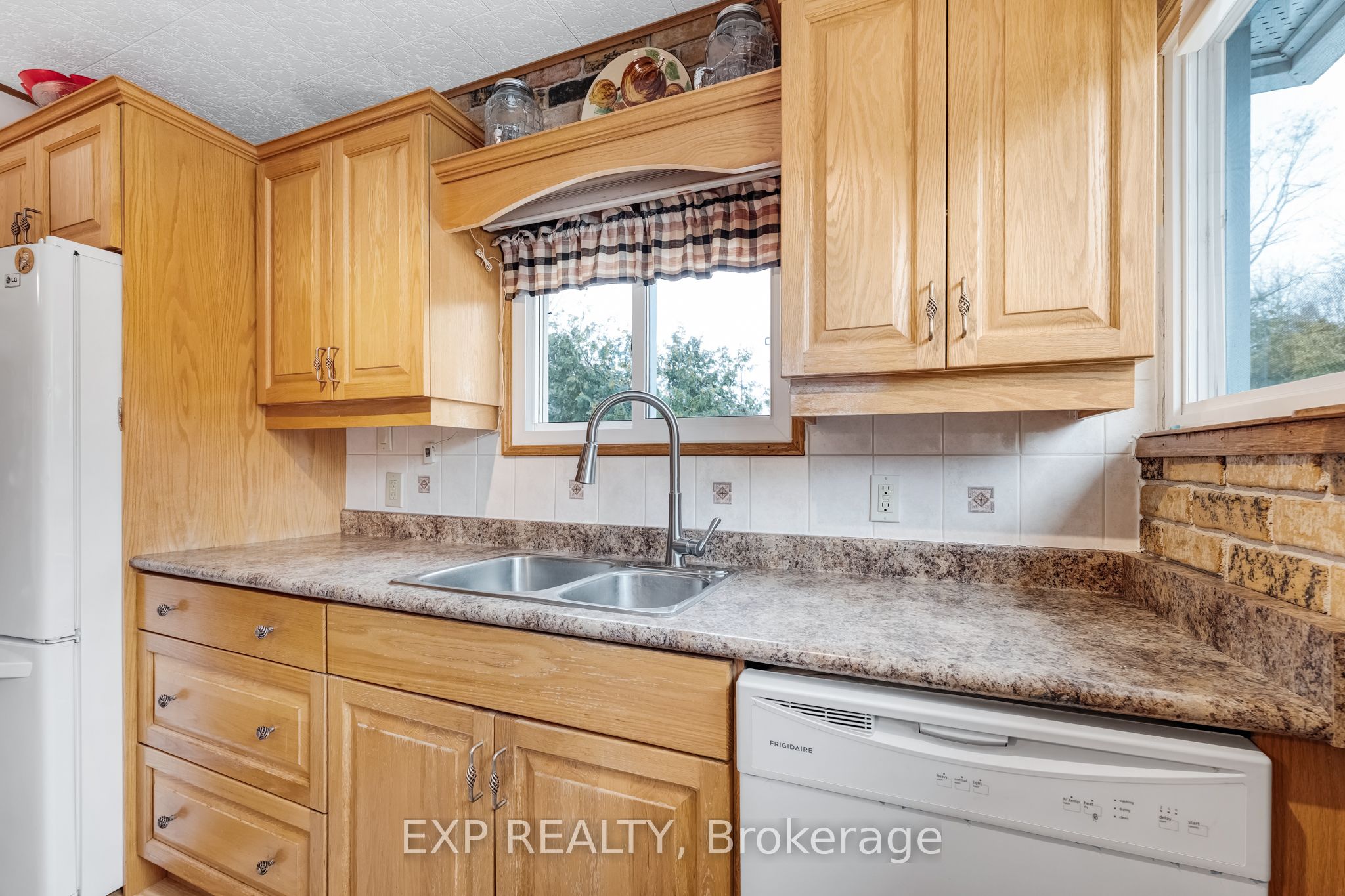 3909 Richview Road Property Photo 9
