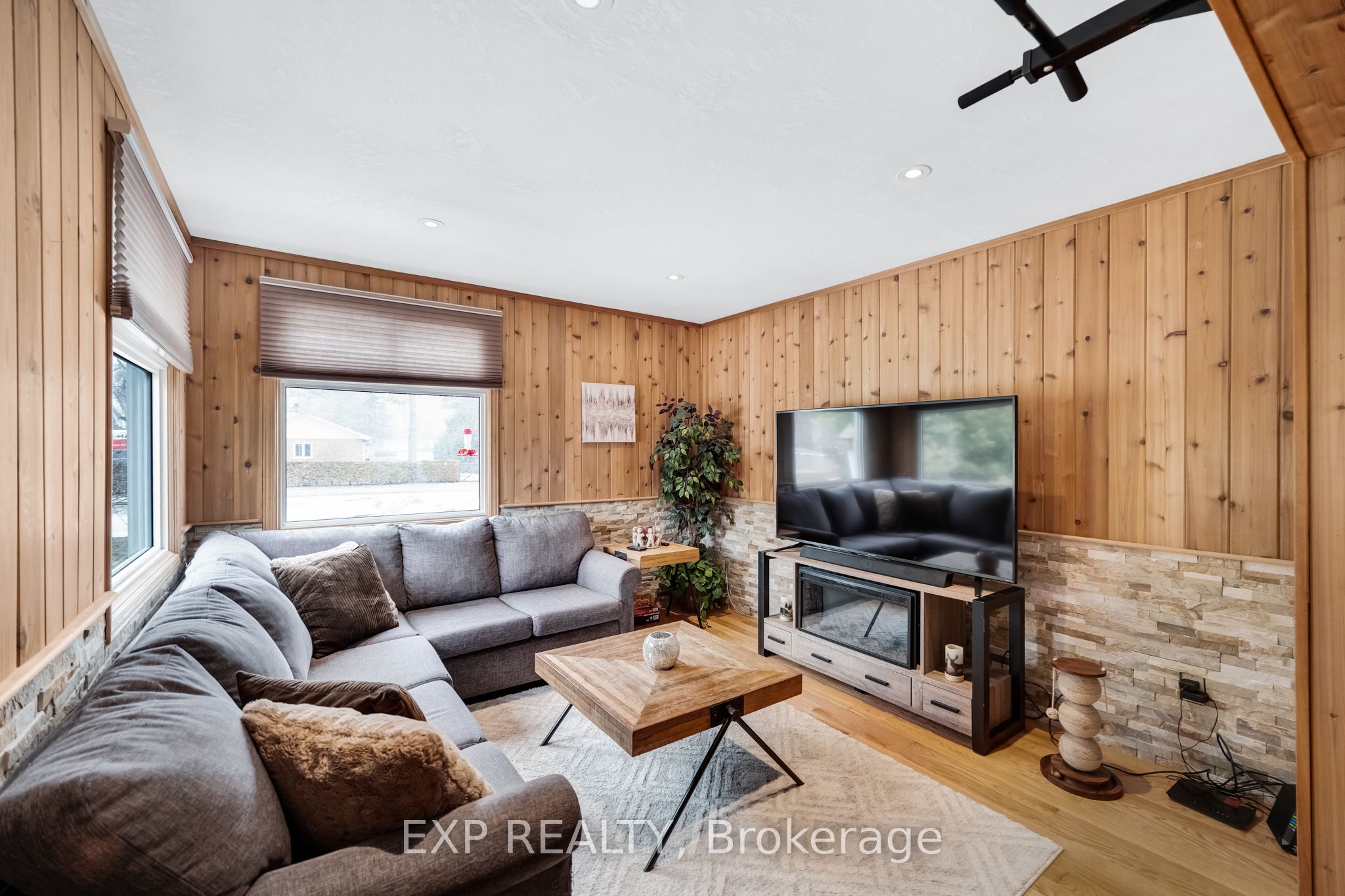 3909 Richview Road Property Photo 16