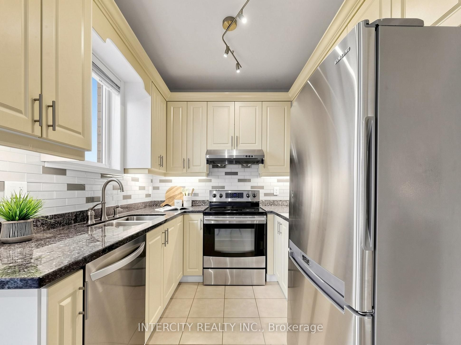 11 Charles Sturdy Road Property Photo 18