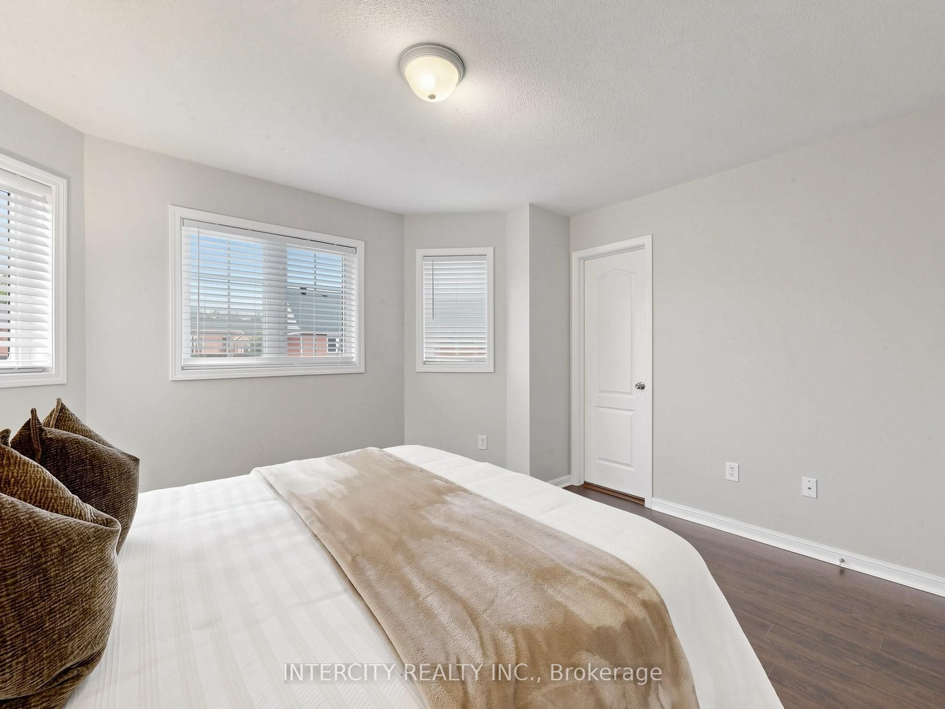 11 Charles Sturdy Road Property Photo 28