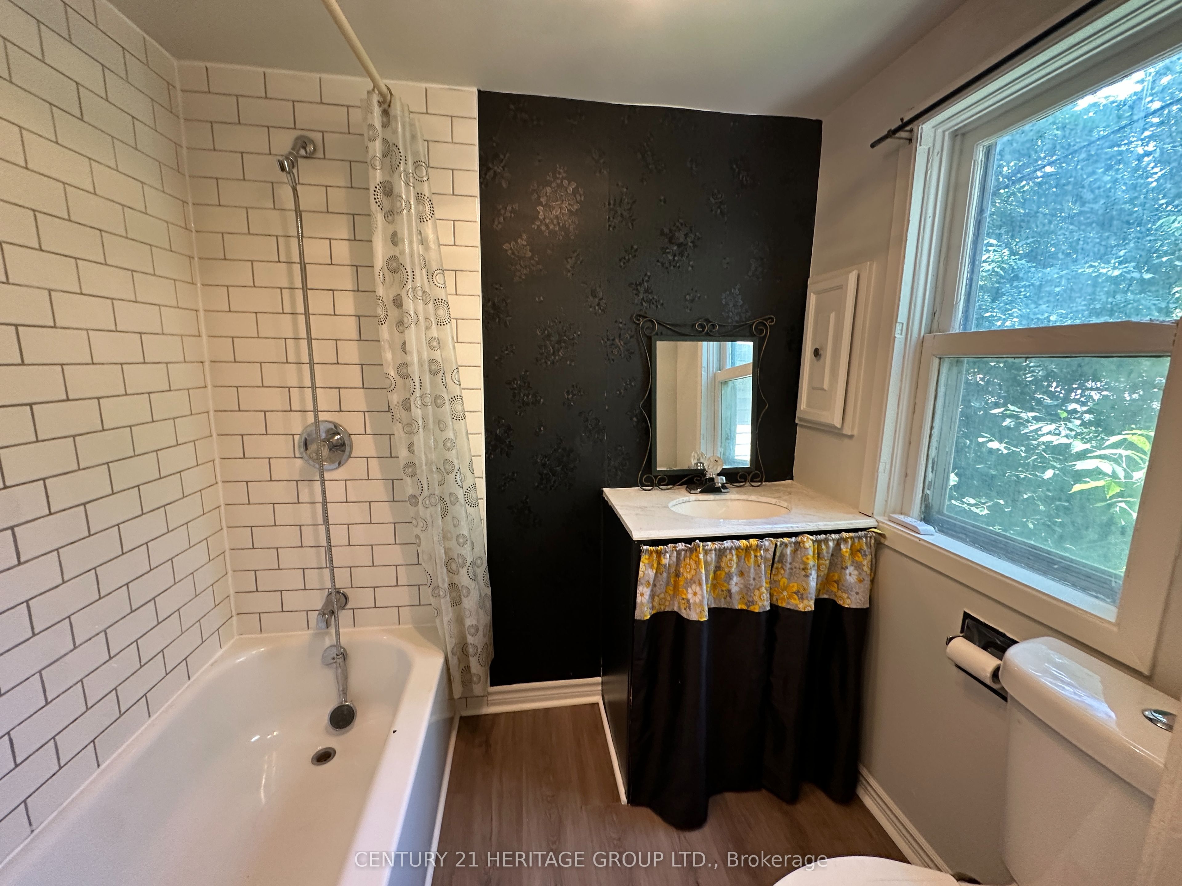 349 Eagle Street Property Photo 14