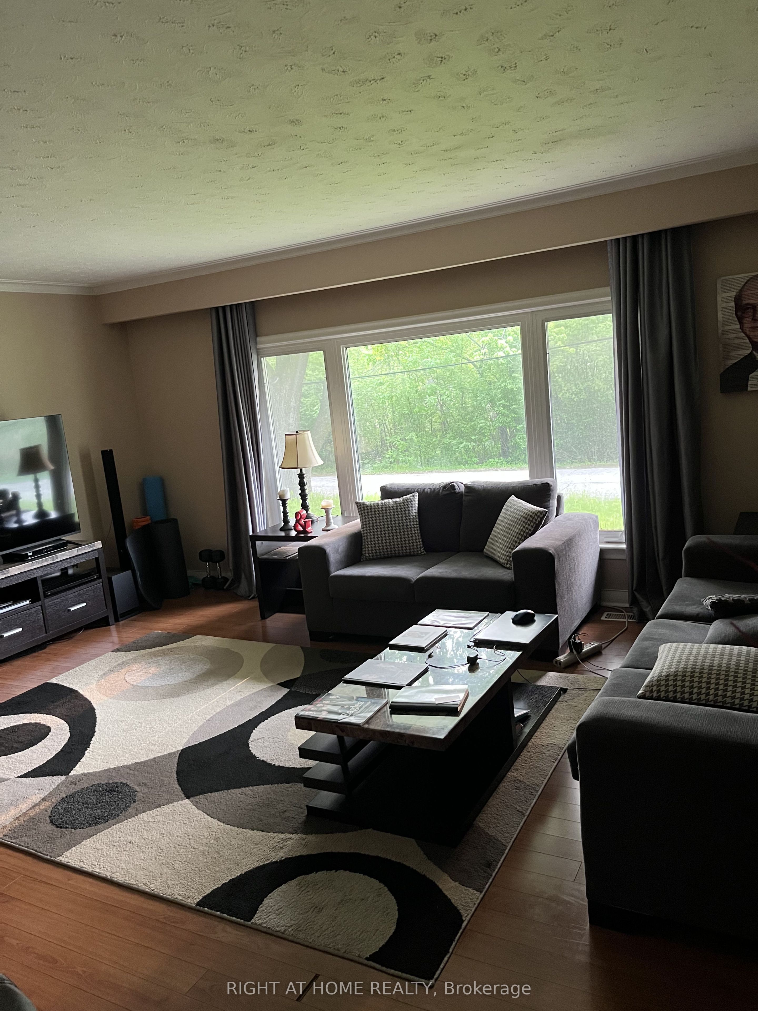 4 Wendy Way Property Photo 2