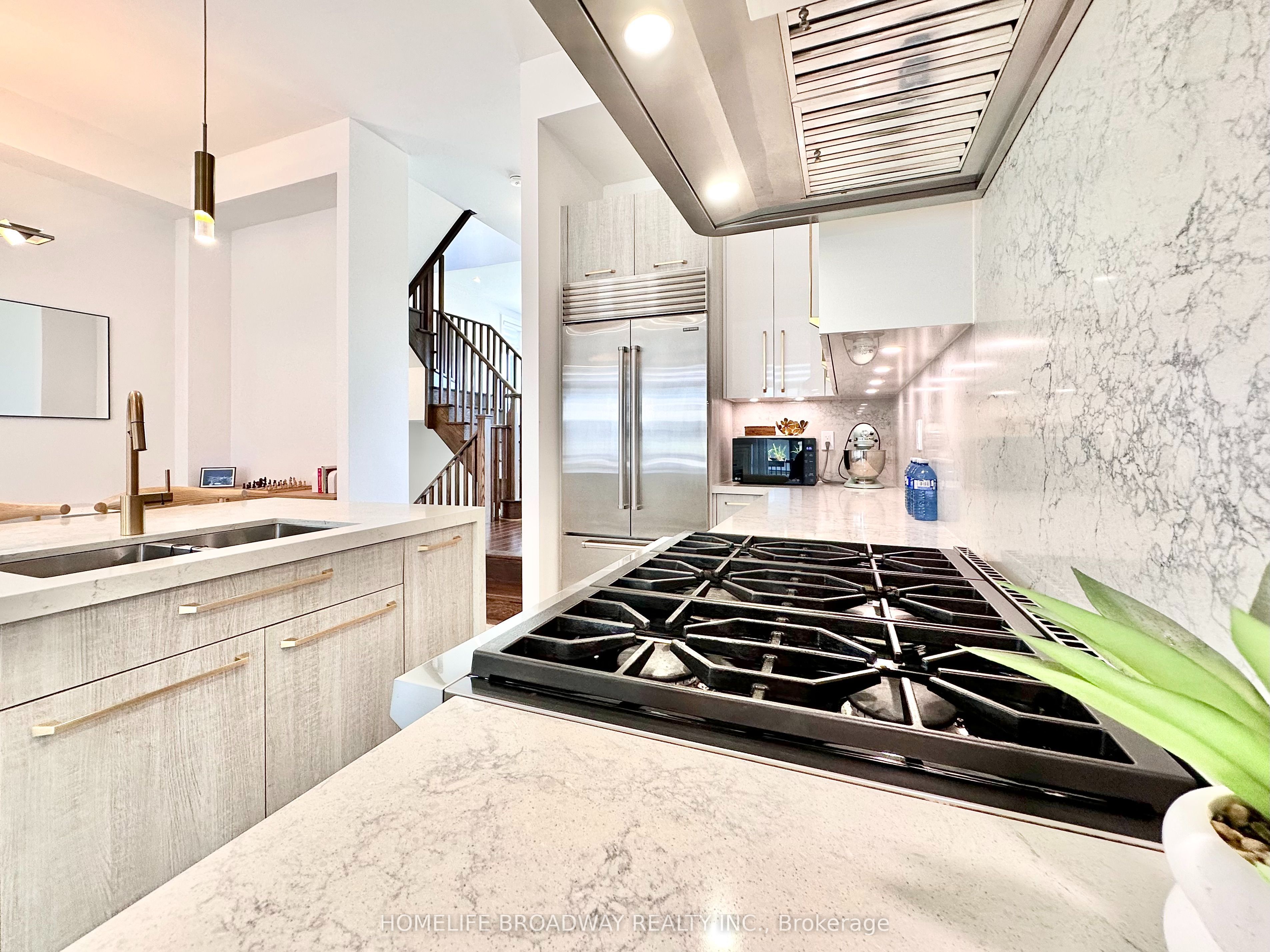 300 King Road Property Photo 6