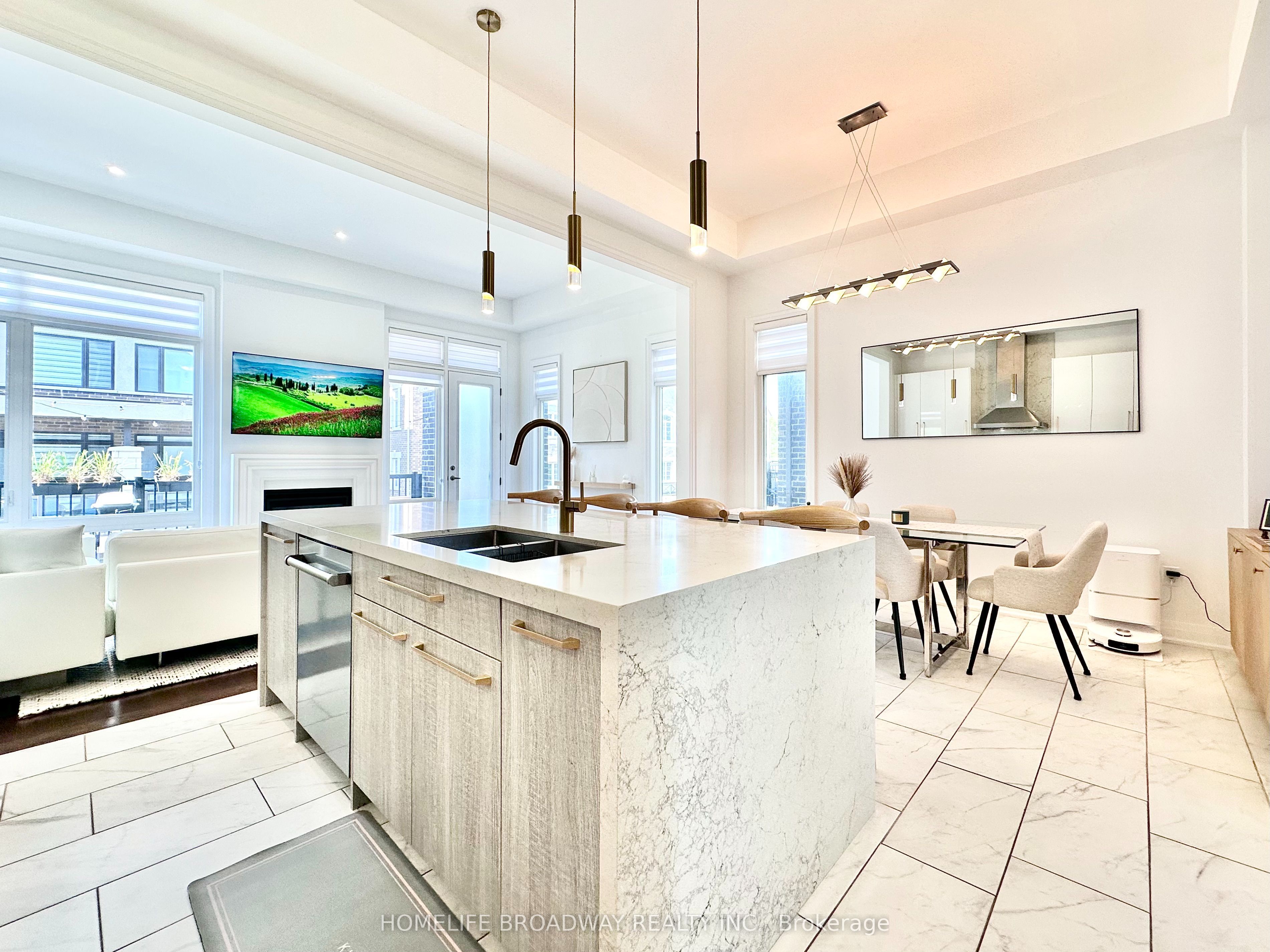 300 King Road Property Photo 7