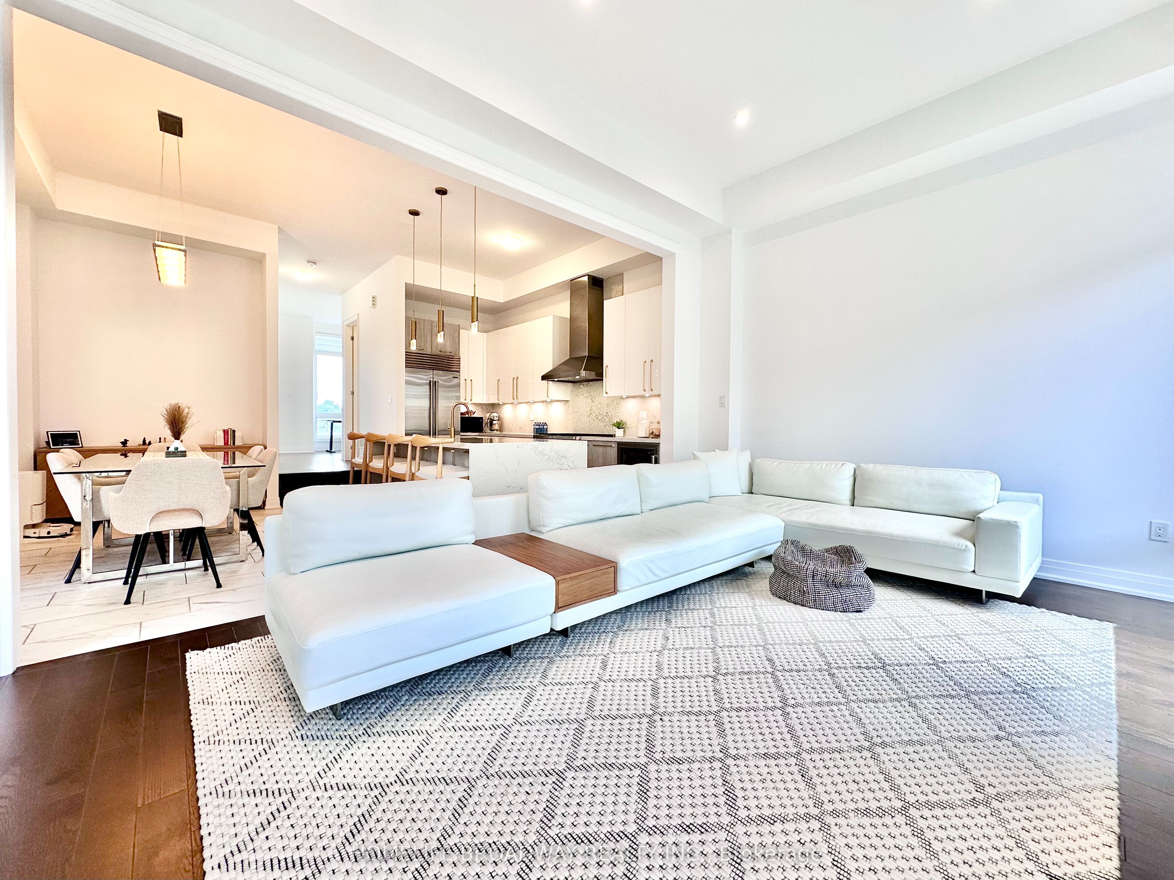 300 King Road Property Photo 12