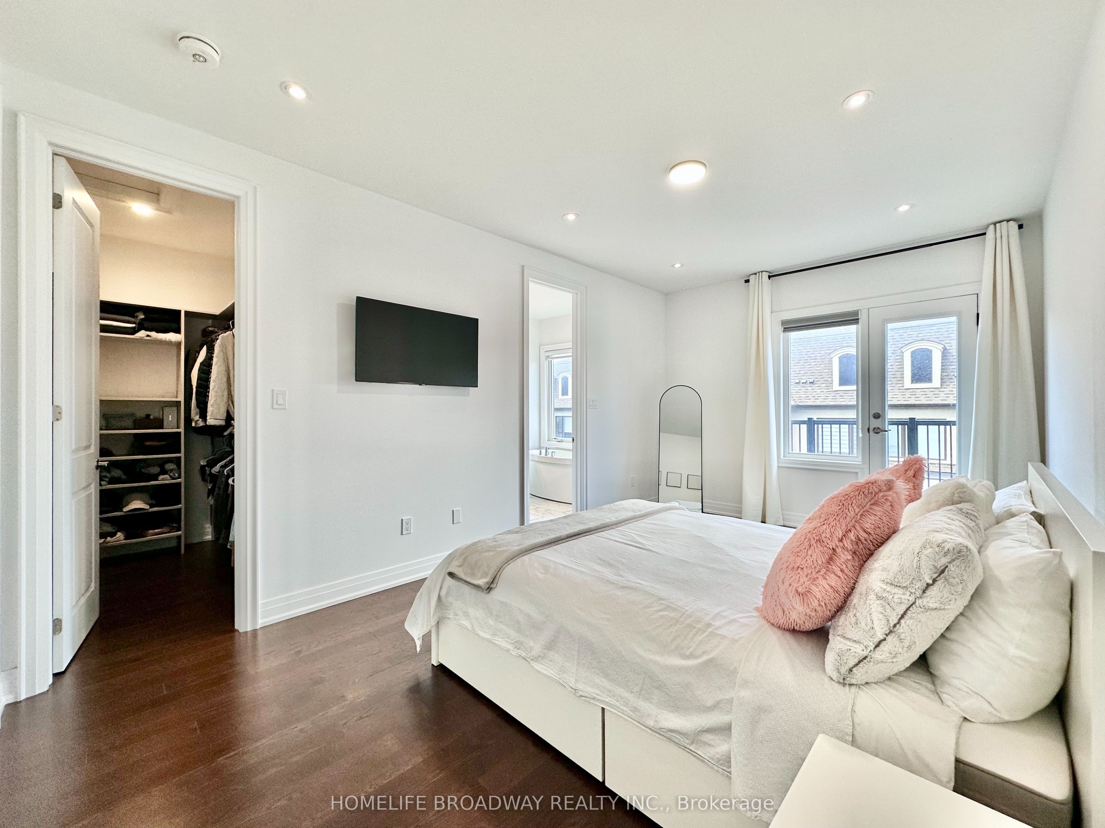 300 King Road Property Photo 25