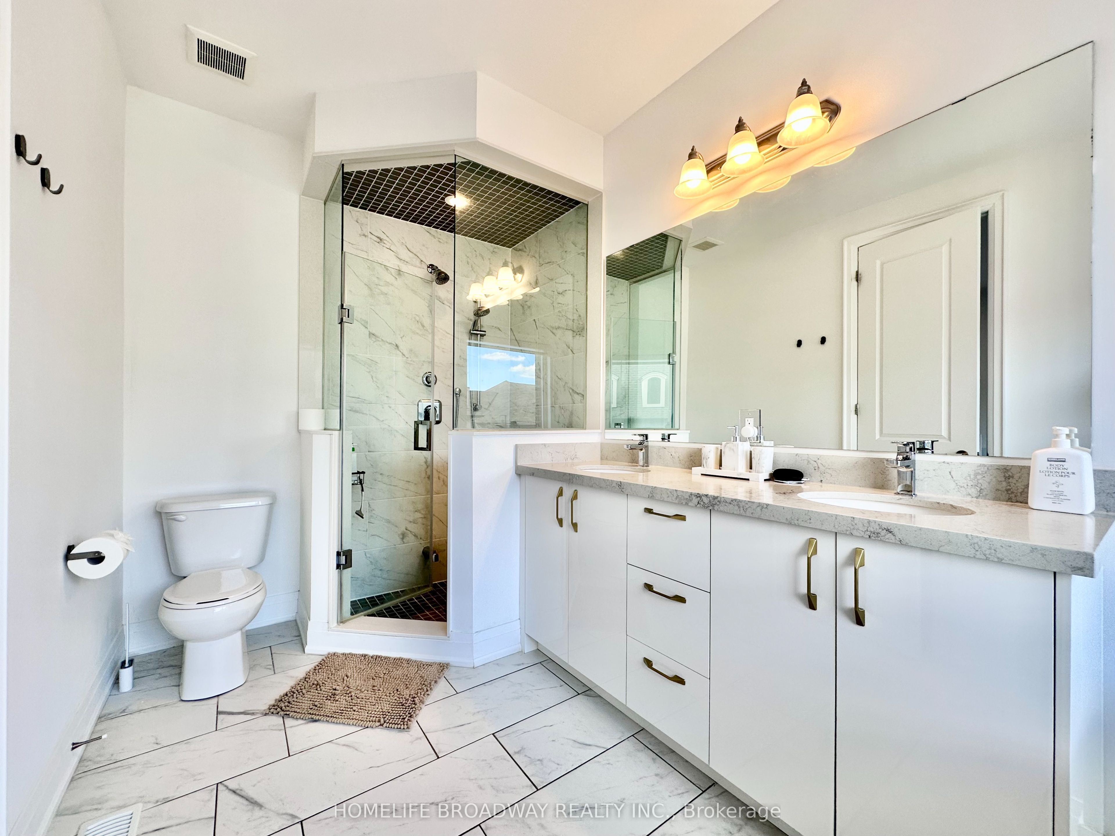 300 King Road Property Photo 28