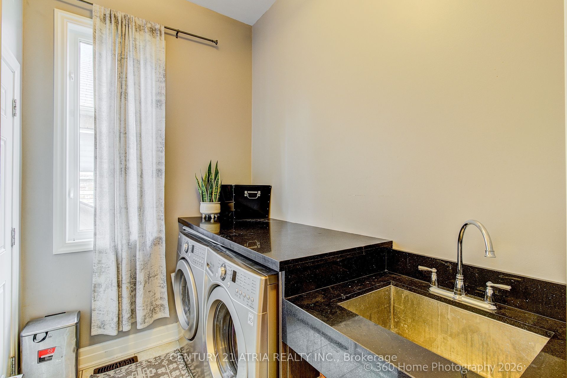 1386 Sheldon Street Property Photo 23