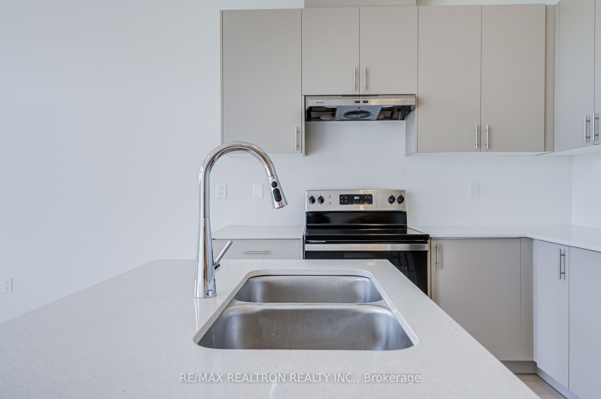 31 Millman Lane Property Photo 12