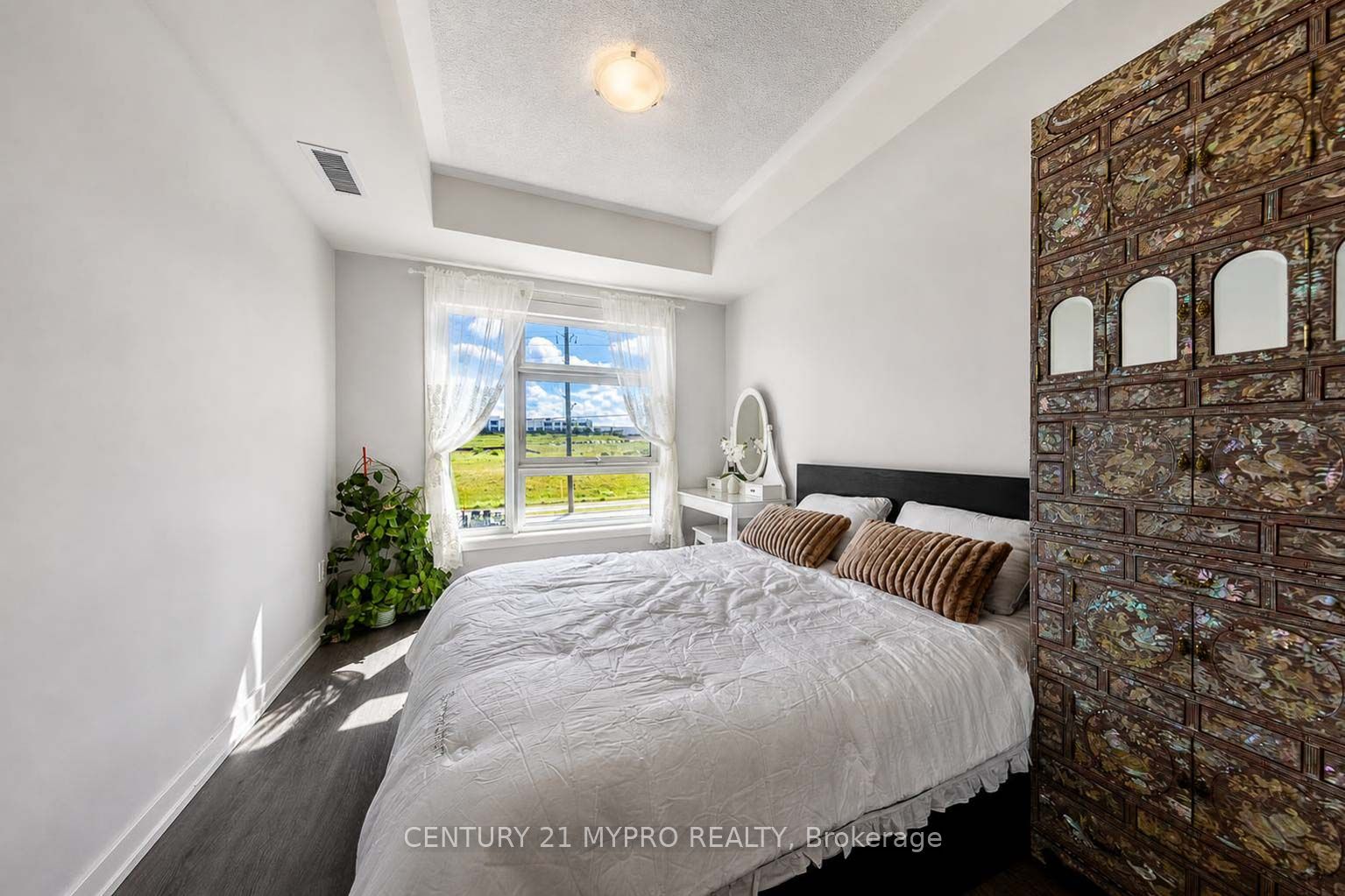 555 William Graham Drive 320 Property Photo 17